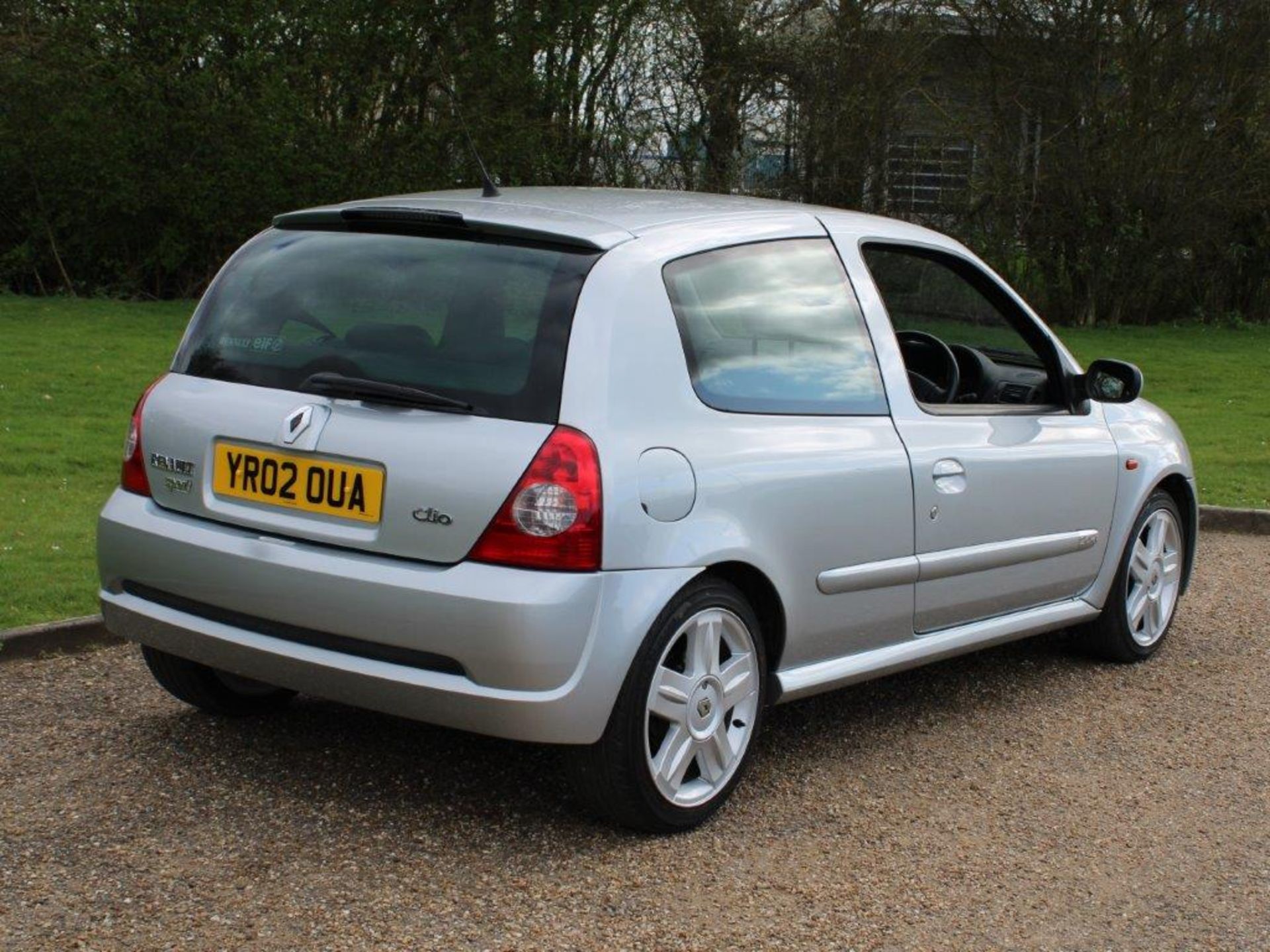 2002 Renault Clio 2.0 Sport 172 15,050 miles from new - Image 6 of 14