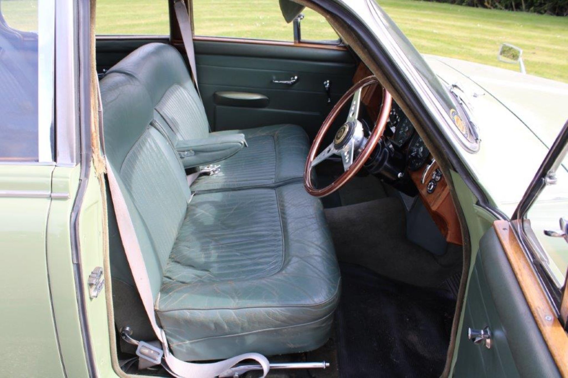 1968 Daimler V8 250 Auto - Image 15 of 30