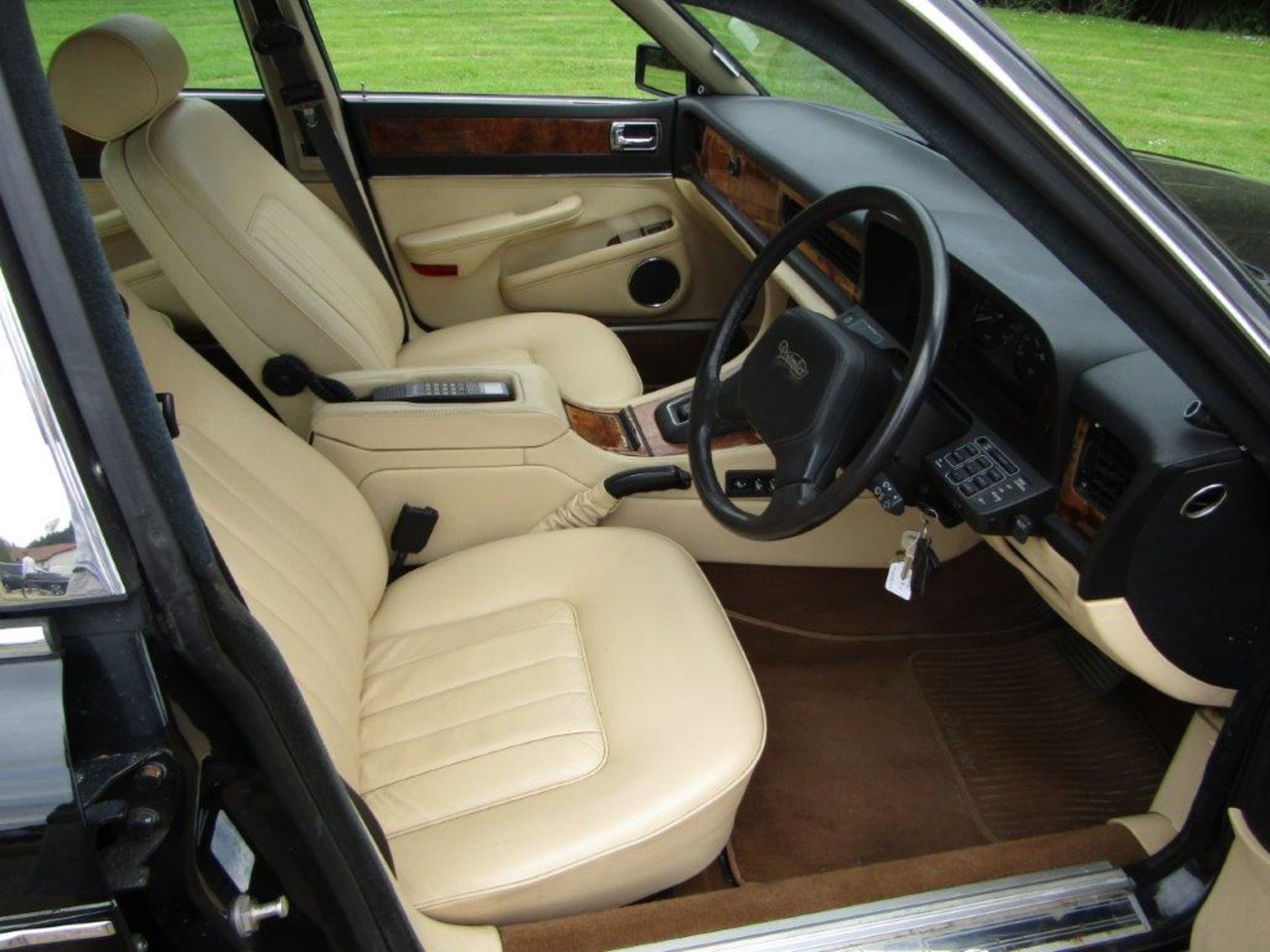 1988 Daimler 3.6 Auto 31,994 miles from new - Image 13 of 24