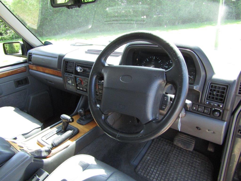 1994 Range Rover Vogue 3.9 V8 SE Auto - Image 13 of 32