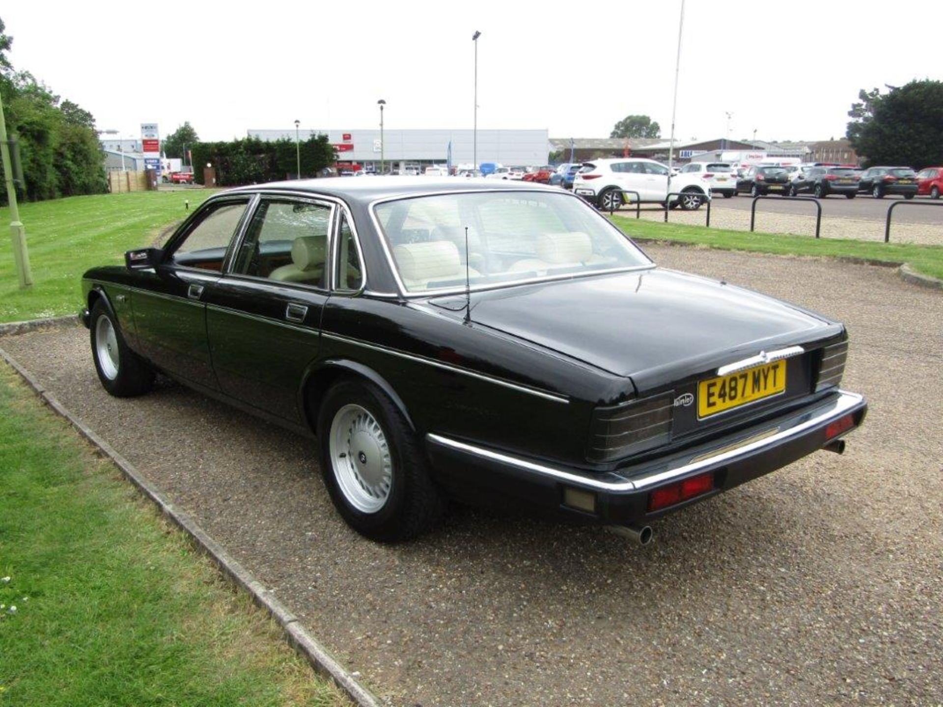 1988 Daimler 3.6 Auto 31,994 miles from new - Image 4 of 24