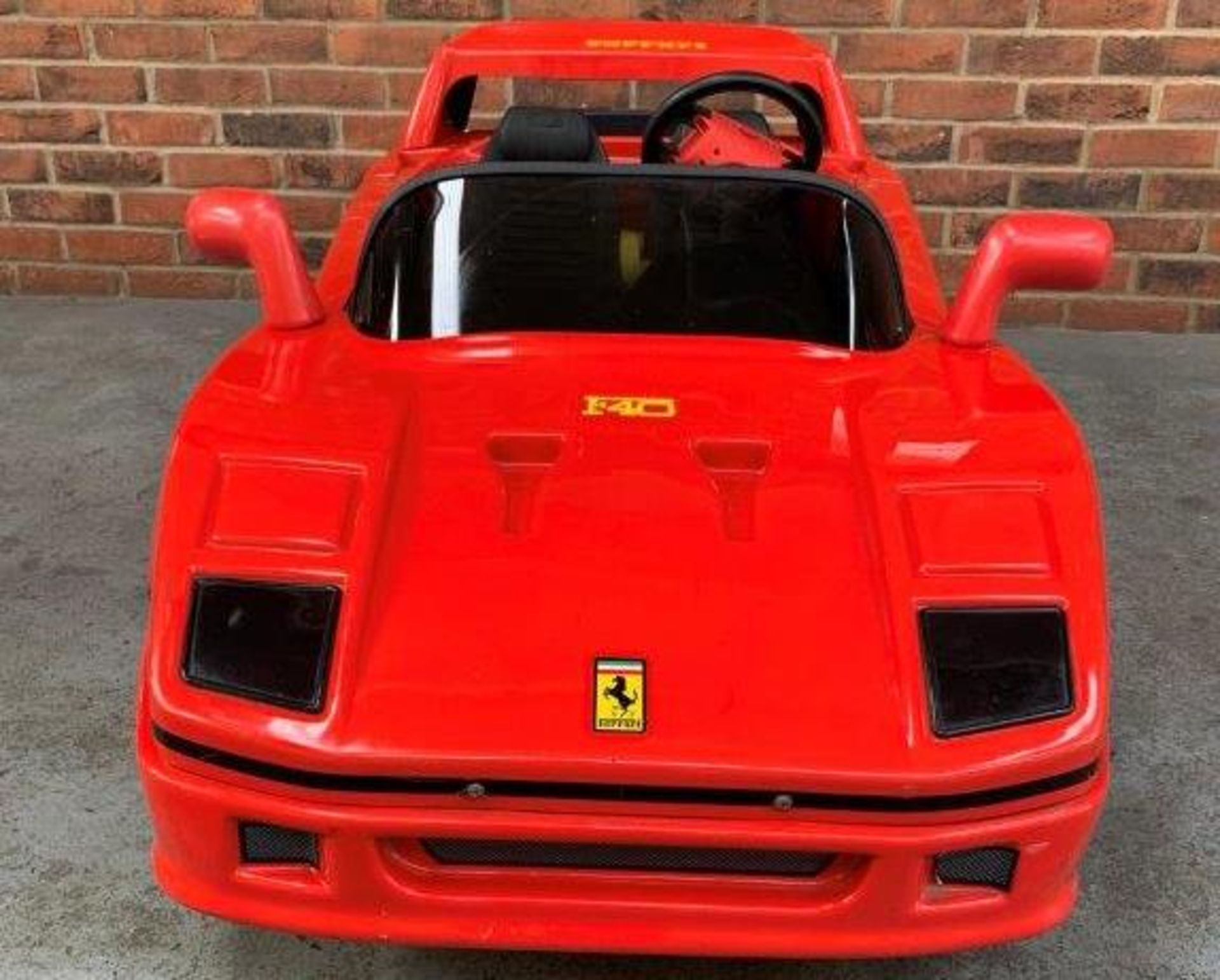 A Large Toy Battery Operated Childs Ferrari F40 - Image 2 of 6