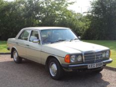 1982 Mercedes W123 230E Auto