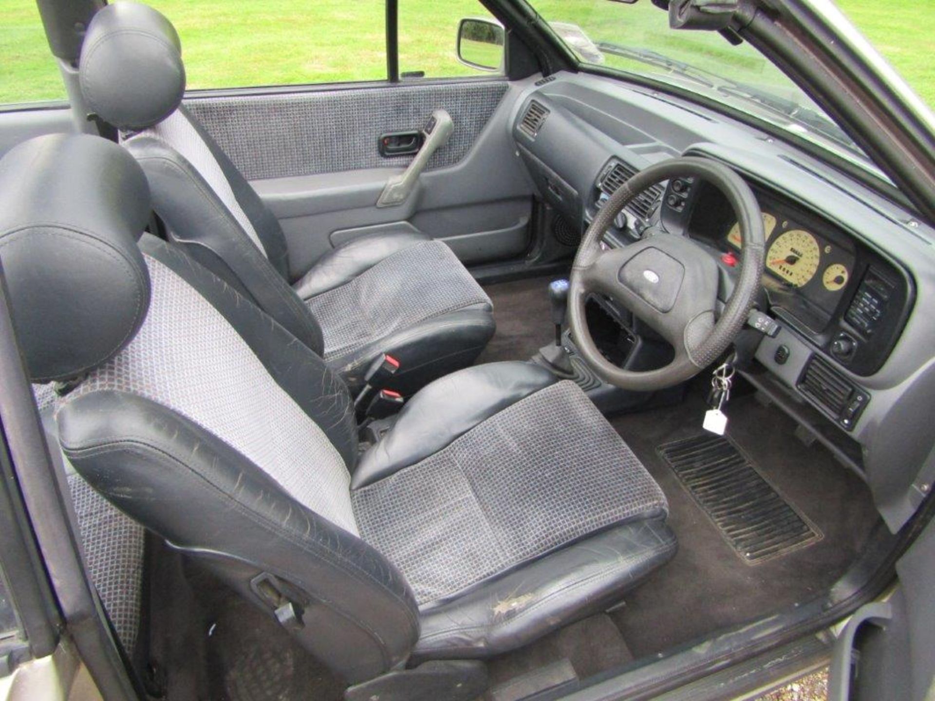 1990 Ford Escort XR3i Cabriolet - Image 6 of 15