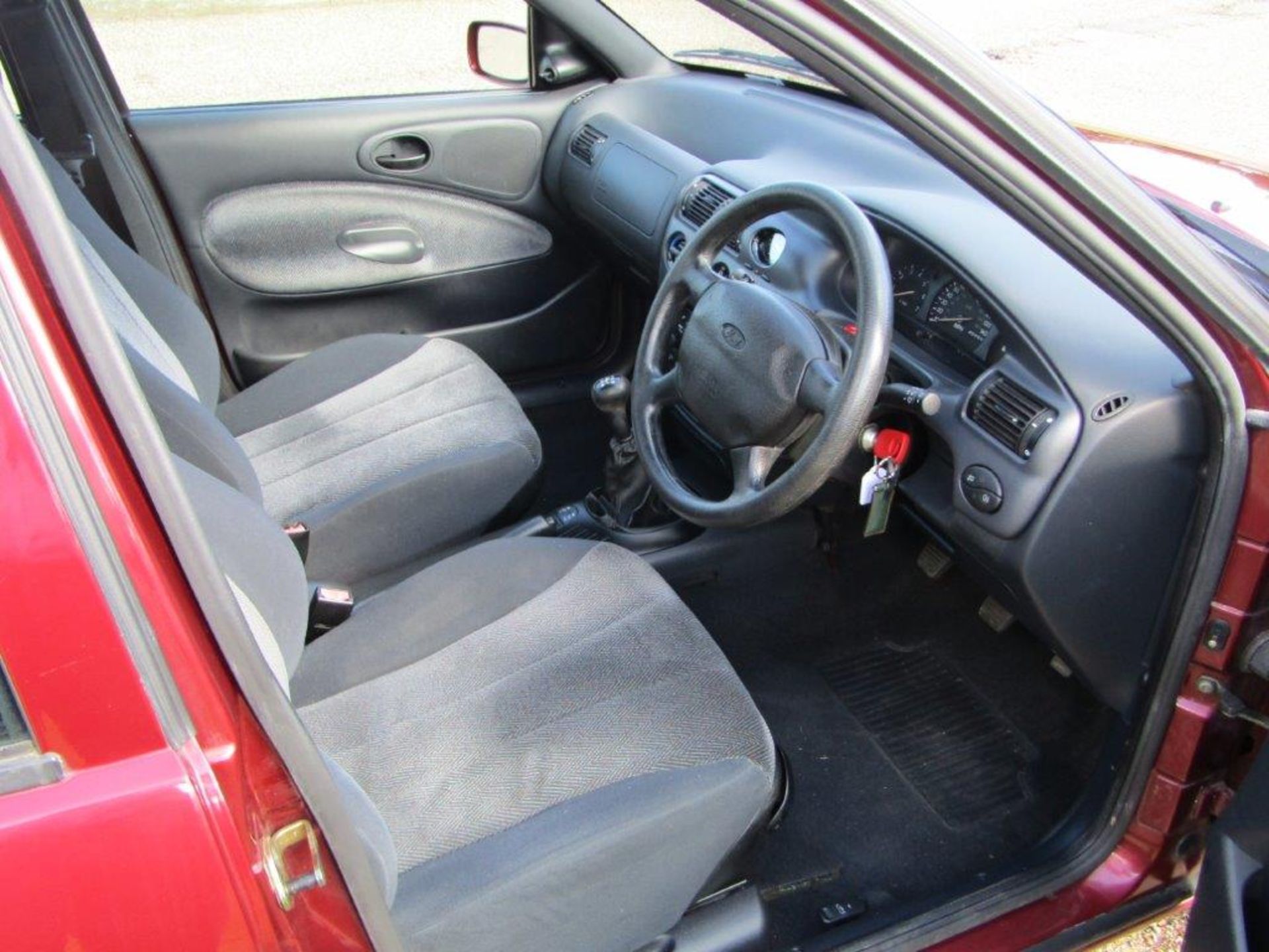 1999 Ford Escort 1.6 Finesse - Image 6 of 18