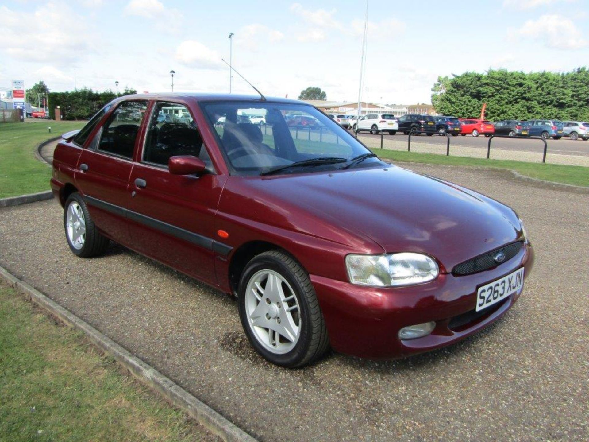 1999 Ford Escort 1.6 Finesse - Image 2 of 18