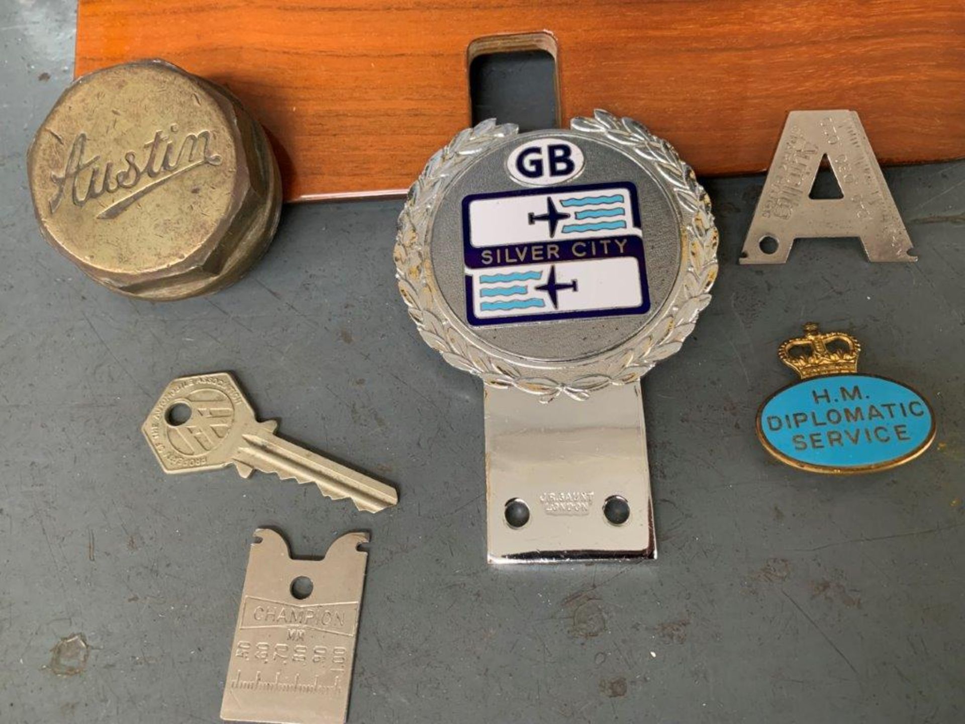 Mixed Lot Car Badges Jaeger Car Clock Etc - Image 2 of 5