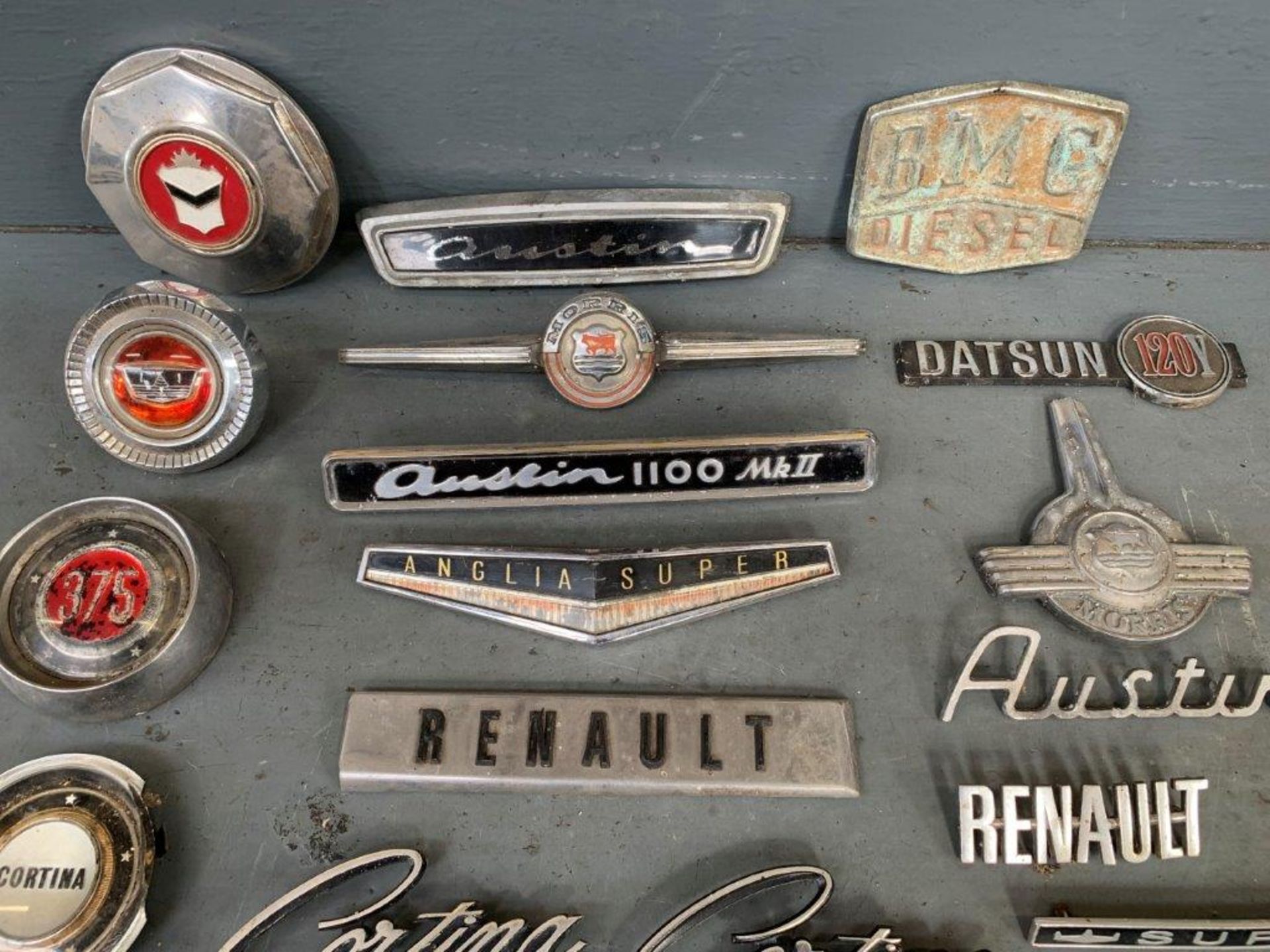 Box Of Assorted Car Badges - Image 2 of 3