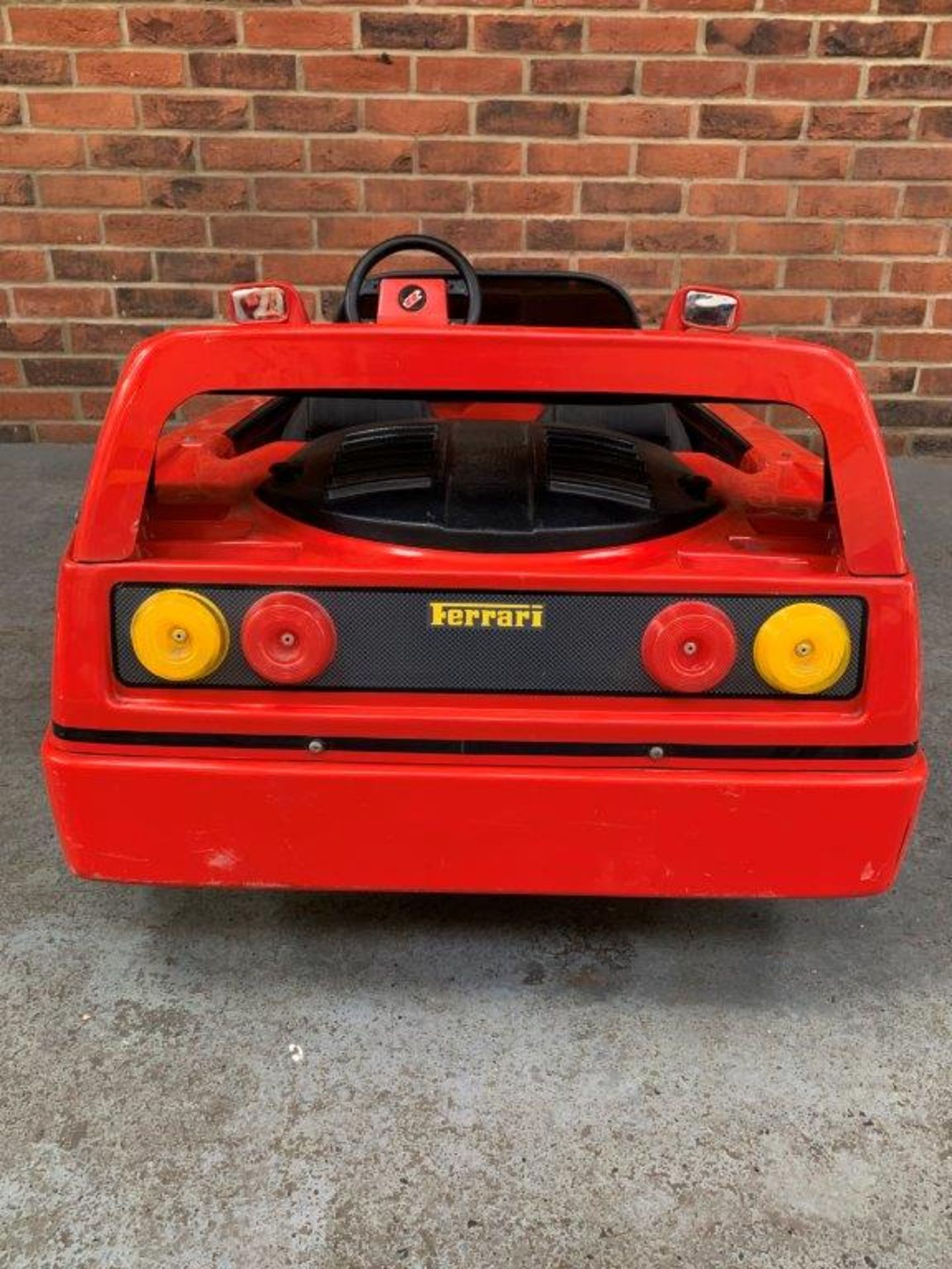 A Large Toy Battery Operated Childs Ferrari F40 - Image 6 of 6