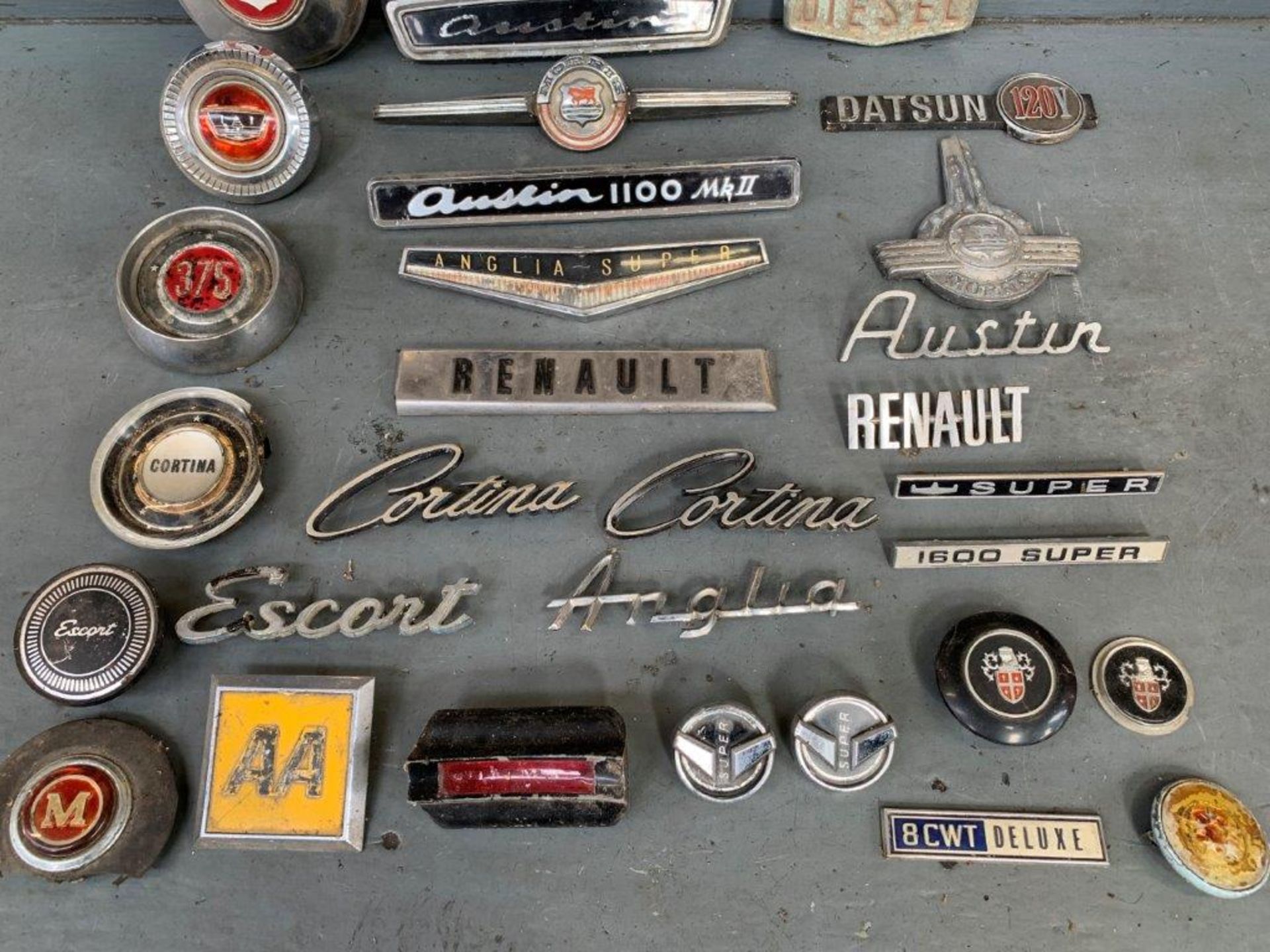 Box Of Assorted Car Badges - Image 3 of 3