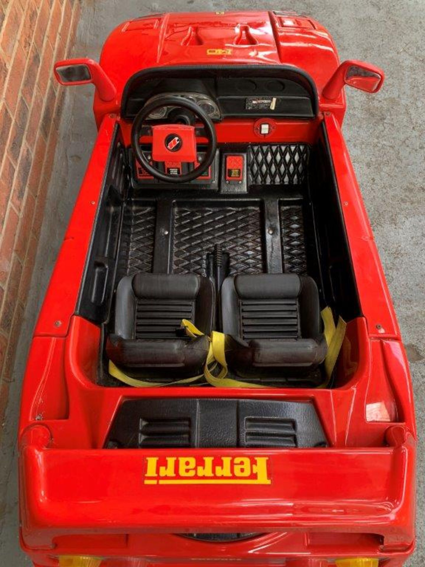 A Large Toy Battery Operated Childs Ferrari F40 - Image 5 of 6