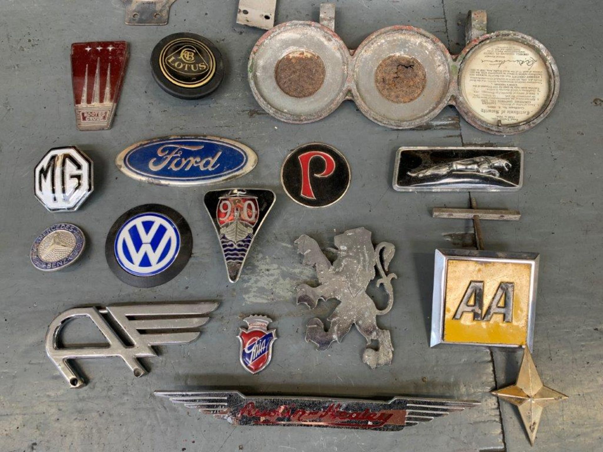 Box Of Assorted Car Badges - Image 3 of 3