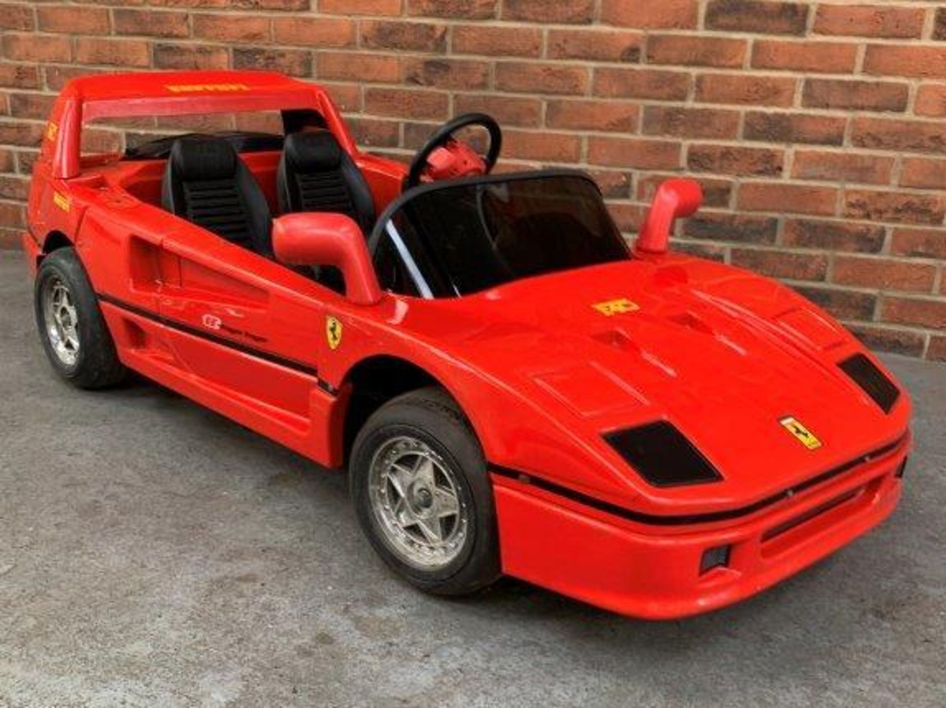 A Large Toy Battery Operated Childs Ferrari F40 - Image 3 of 6