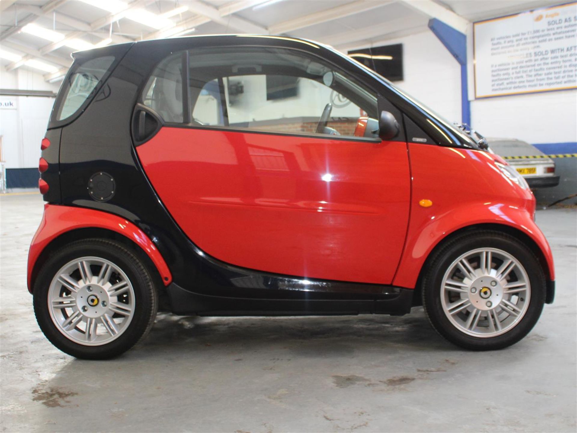 2003 Smart City Pure 61 Semi-Auto 10,445 miles from new - Image 5 of 12