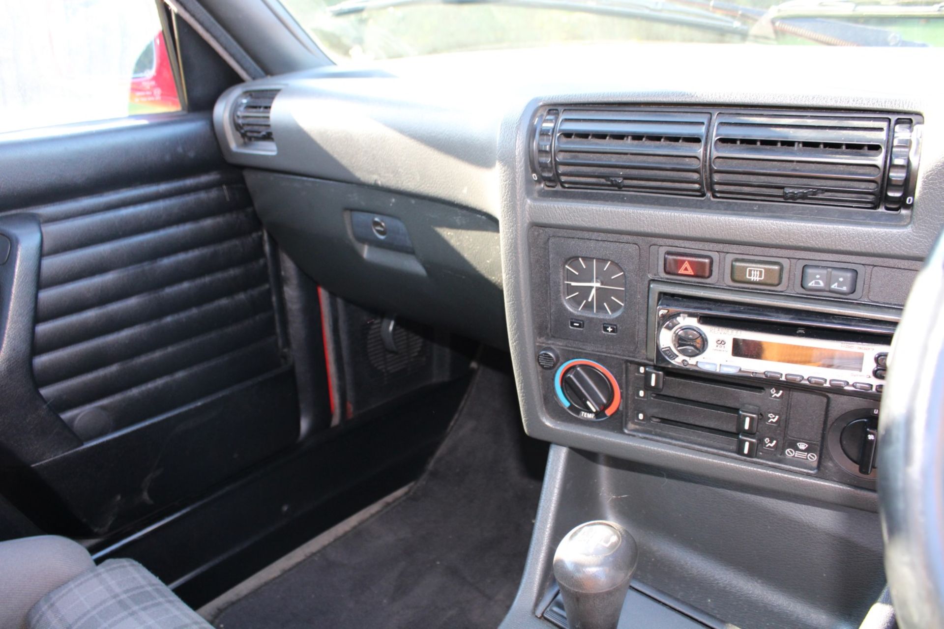 1992 BMW E30 318i Convertible - Image 19 of 26