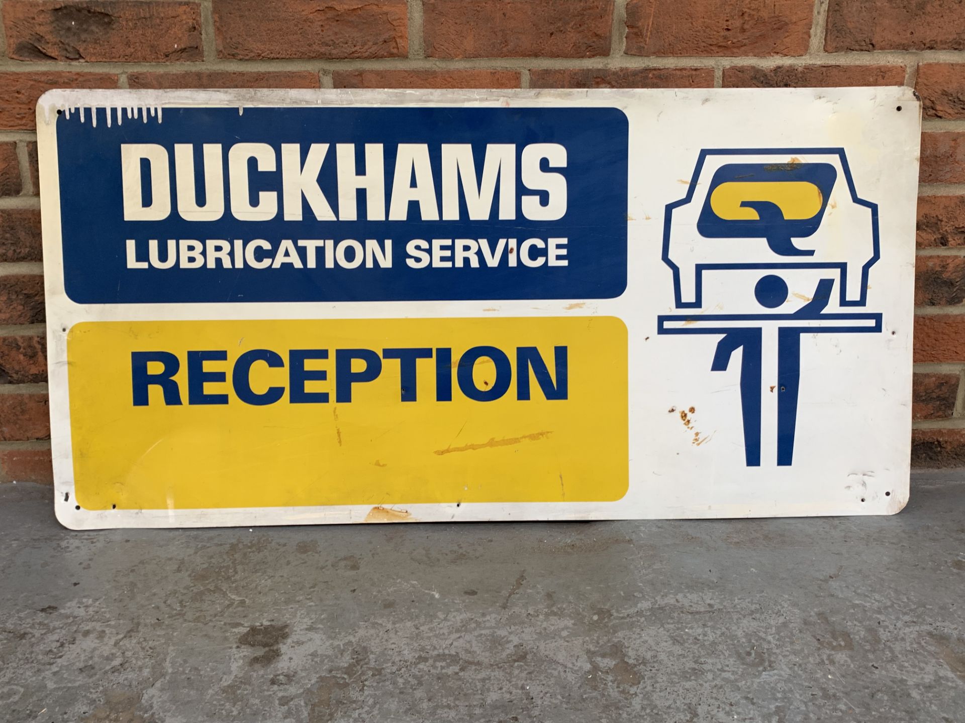 Aluminium Duckhams Lubrication Service Reception