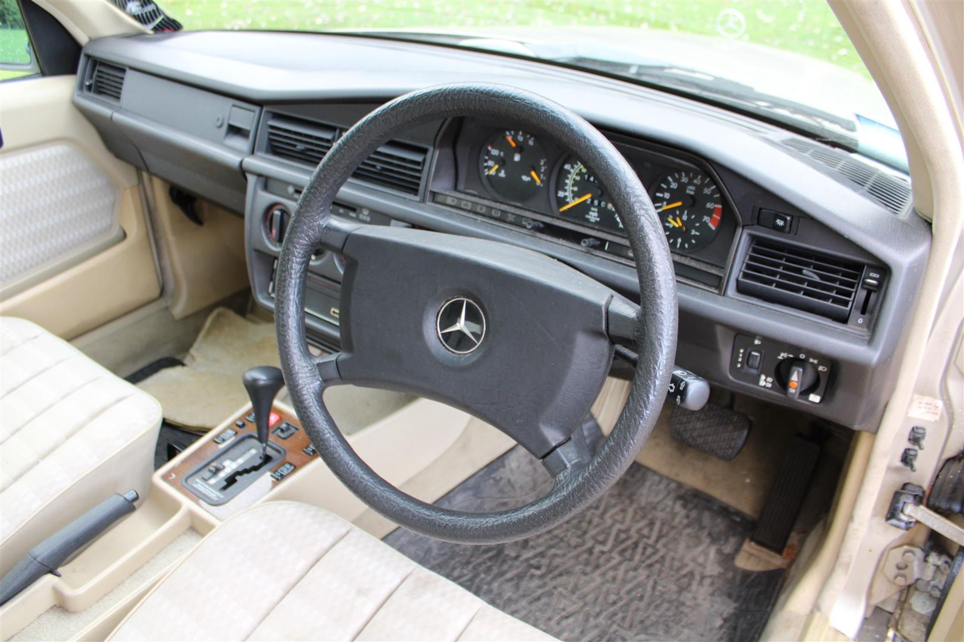 1990 Mercedes 190E 2.0 Auto - Image 7 of 23