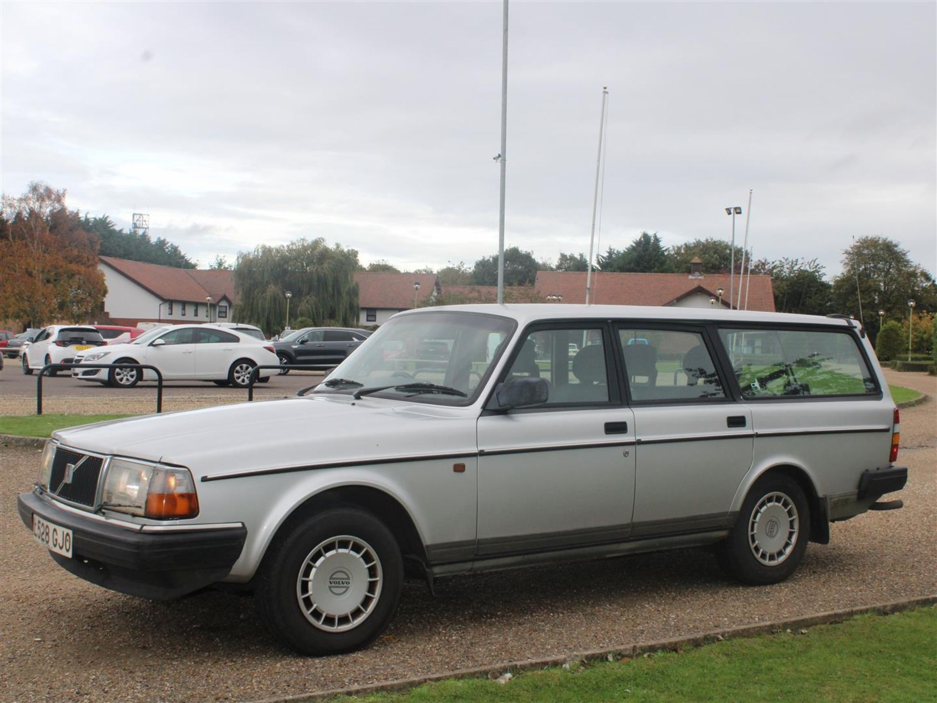 1993 Volvo 240 SE Estate - Image 5 of 18