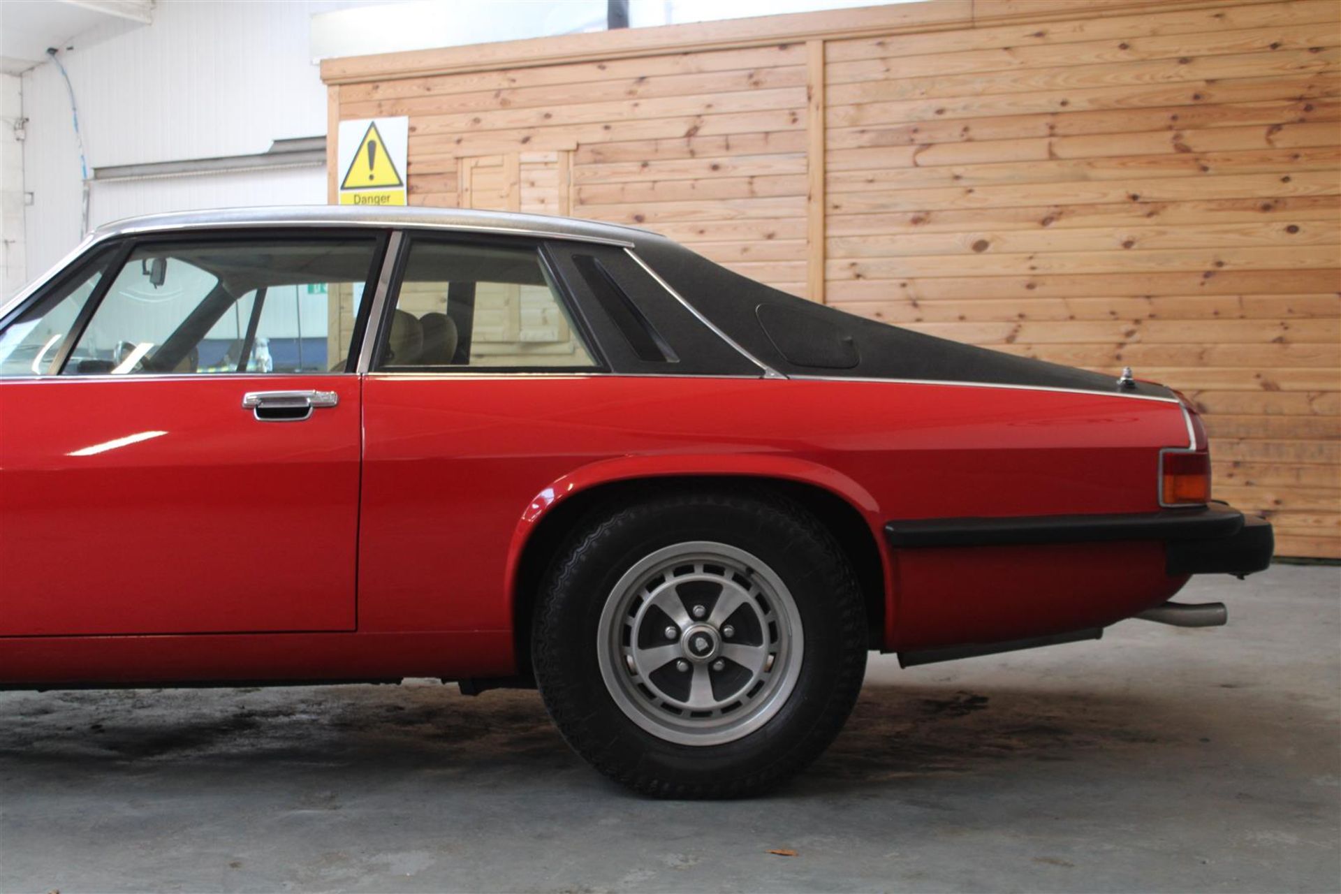 1976 Jaguar XJ-S 5.3 V12 Coupe Auto 29,030 miles from new - Image 7 of 23