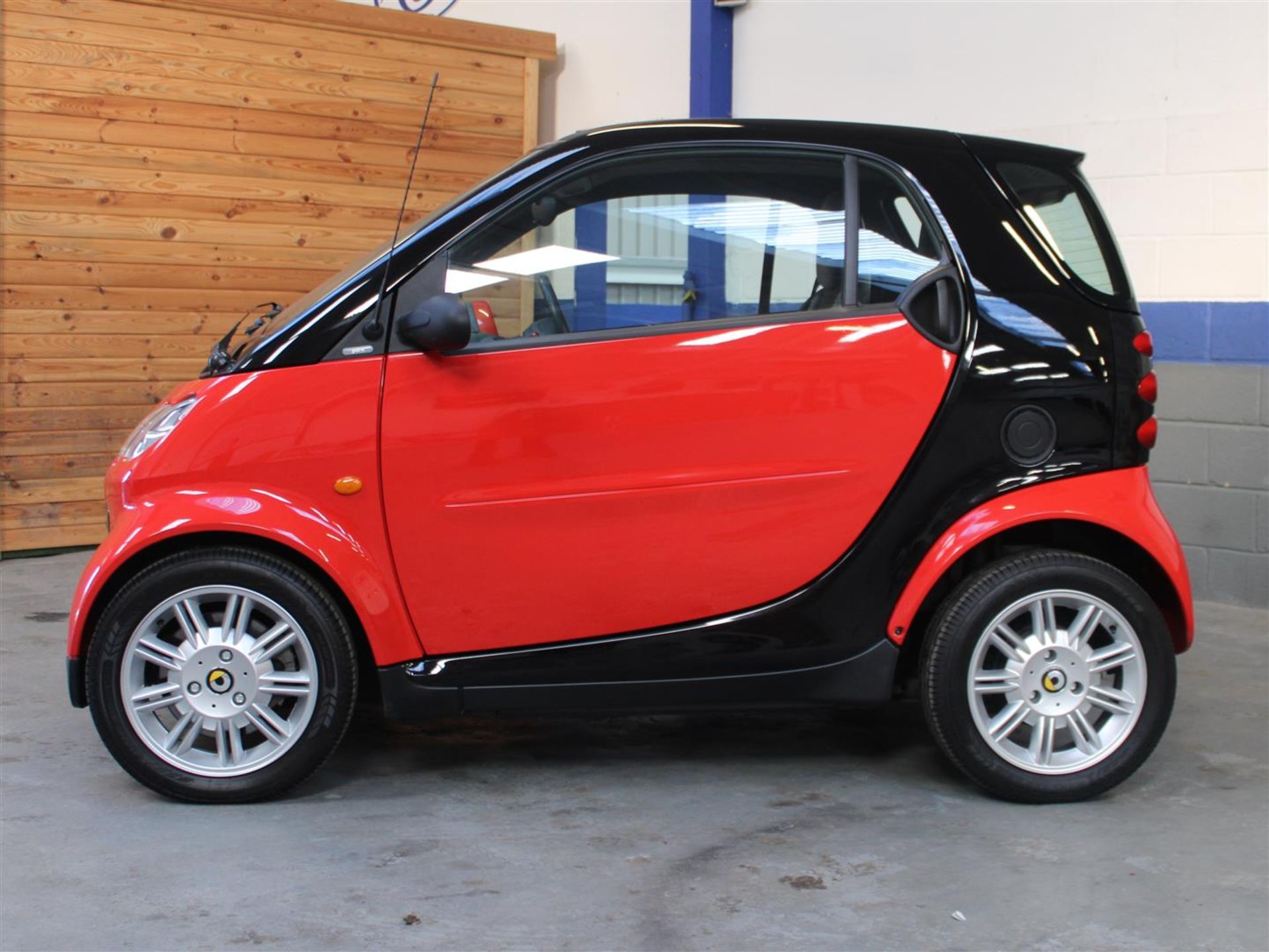 2003 Smart City Pure 61 Semi-Auto 10,445 miles from new - Image 4 of 12