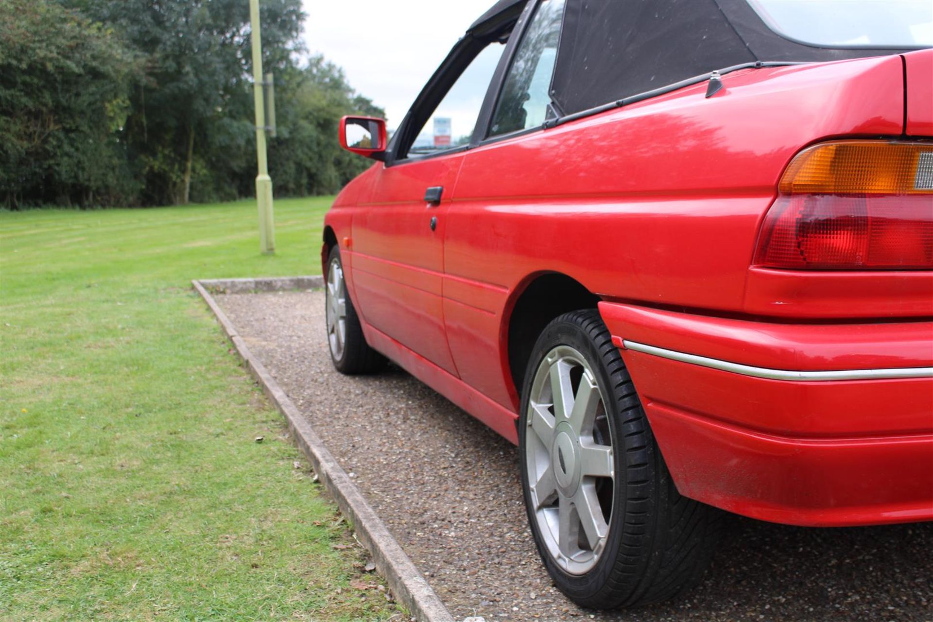 1991 Ford Escort 1.6i Cabriolet - Image 24 of 29