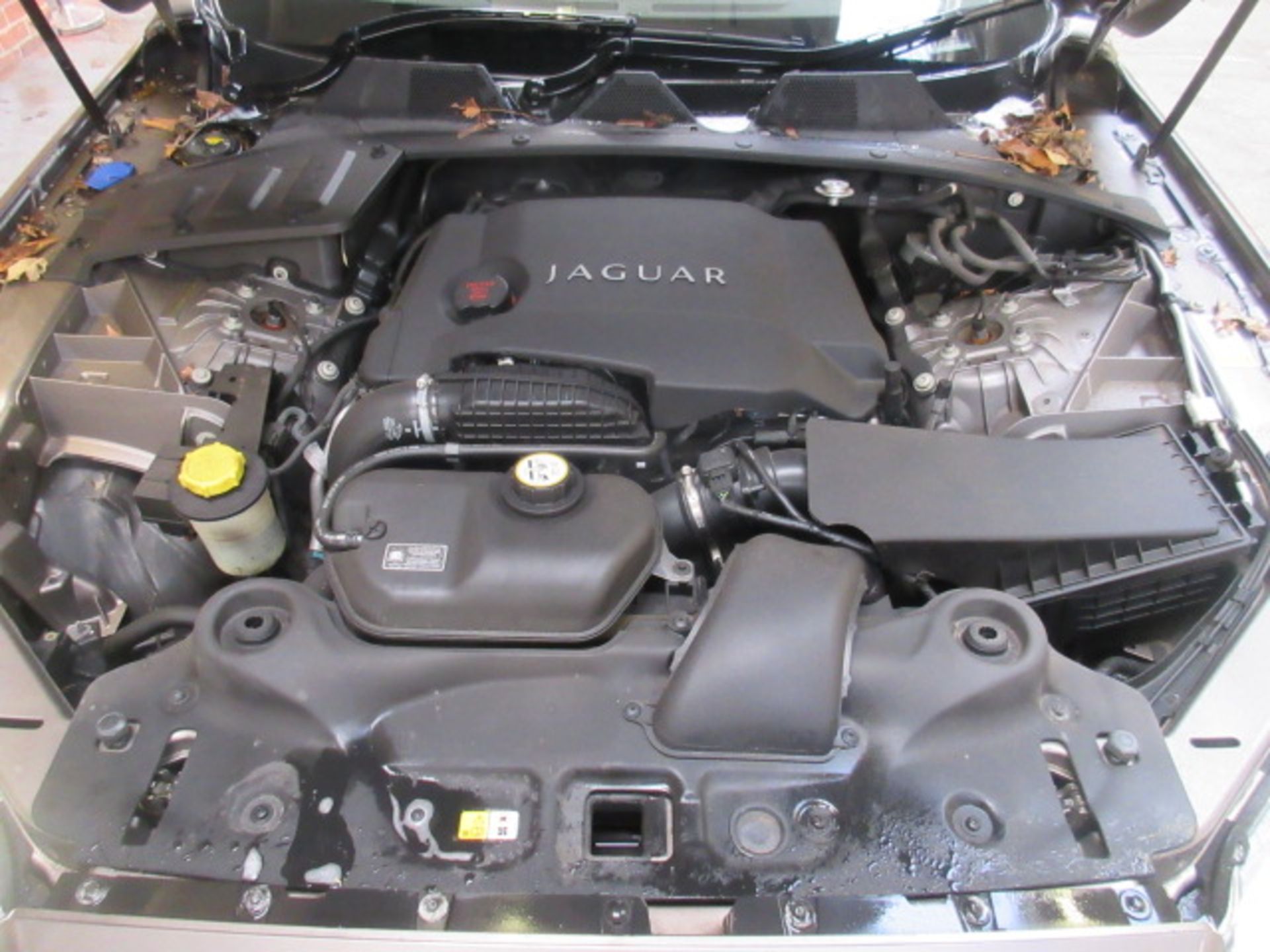 61 11 Jaguar XJ Luxury V6 D - Image 22 of 30