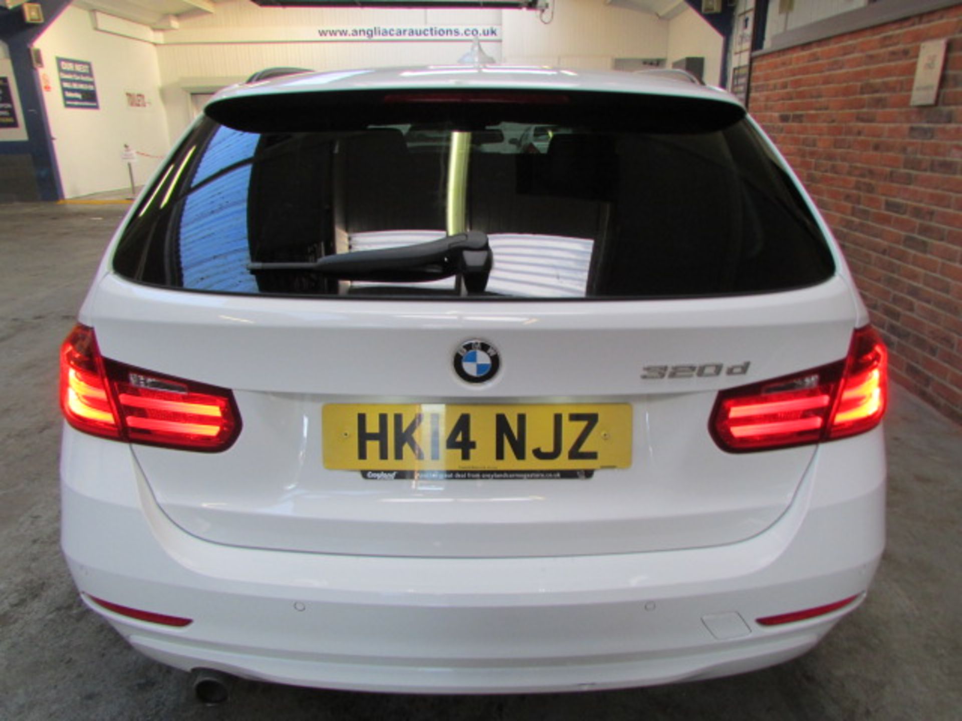 14 14 BMW 320d Efficientdynamics - Image 10 of 20