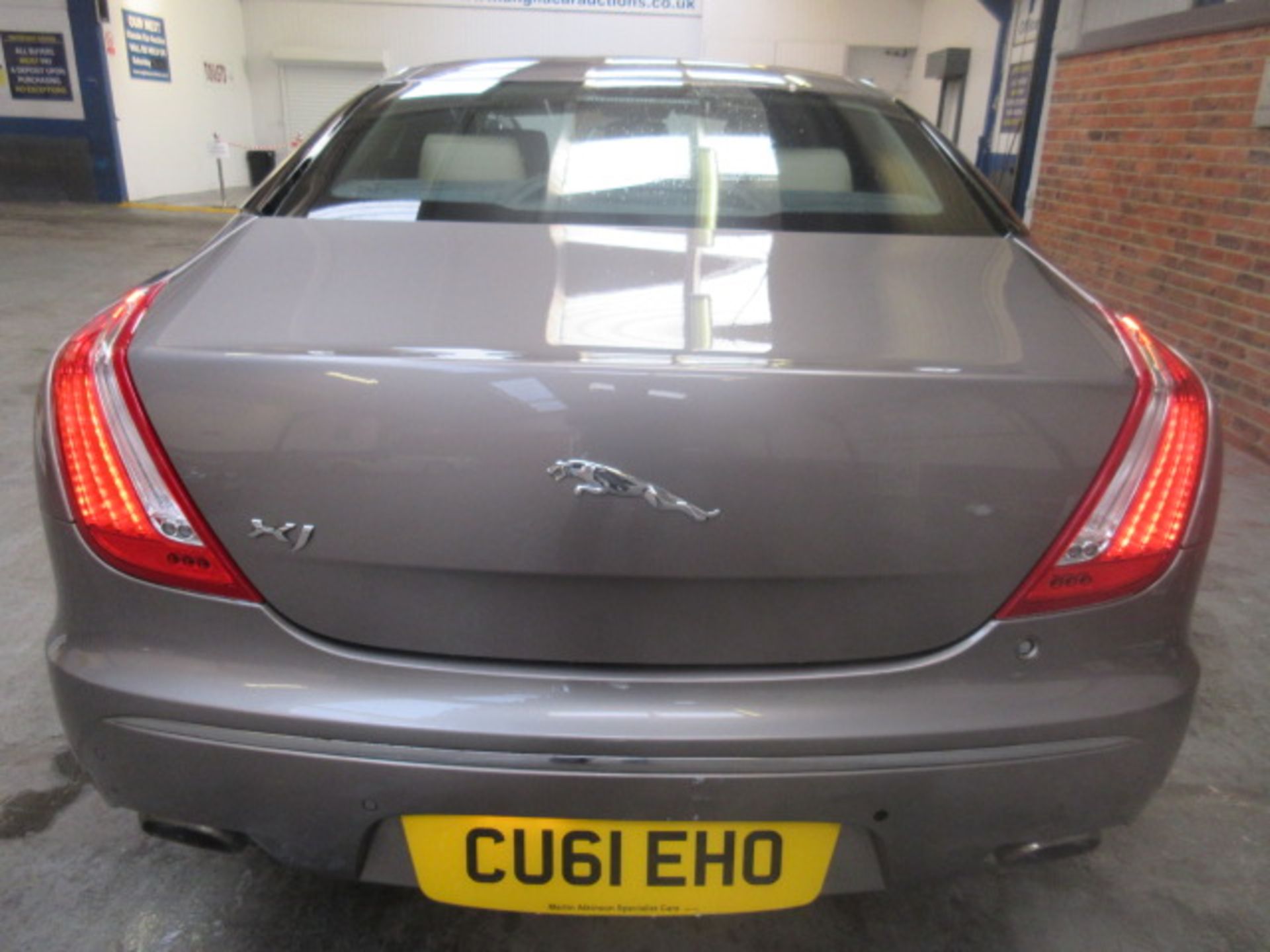 61 11 Jaguar XJ Luxury V6 D - Image 16 of 30