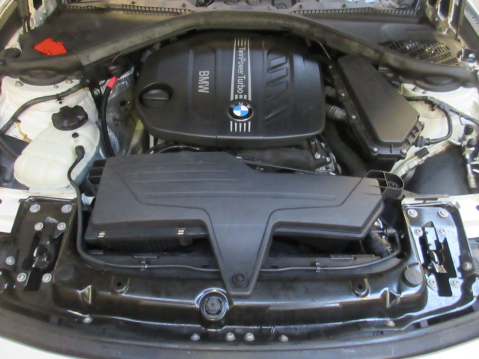 62 12 BMW 320D Efficientdynamics - Image 15 of 19