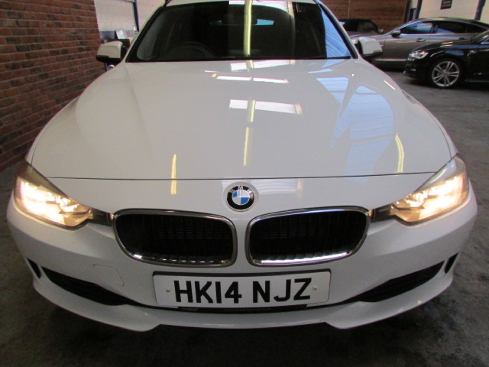 14 14 BMW 320d Efficientdynamics - Image 11 of 20