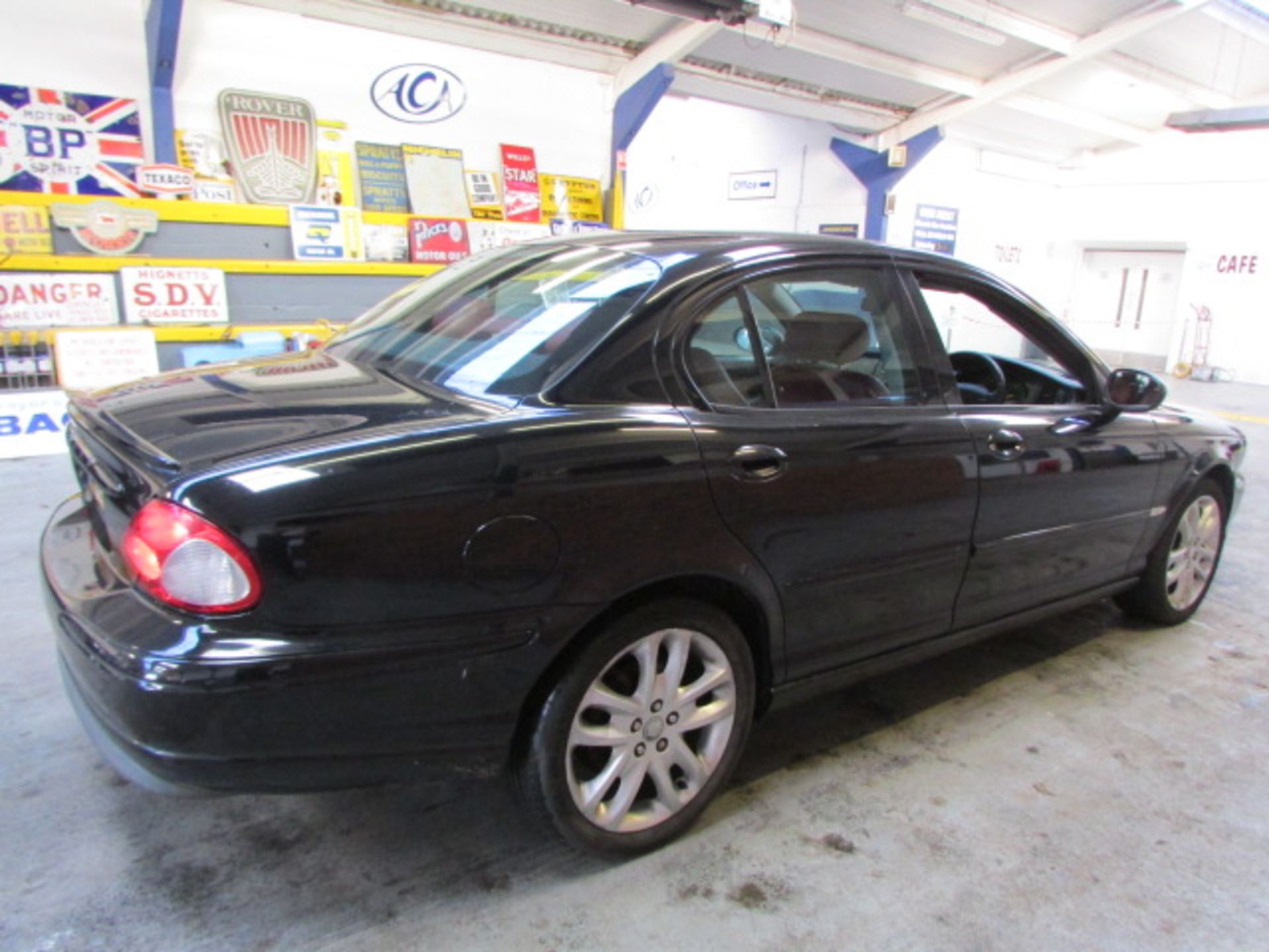 03 03 Jaguar X-Type V6 Sport - Image 2 of 14