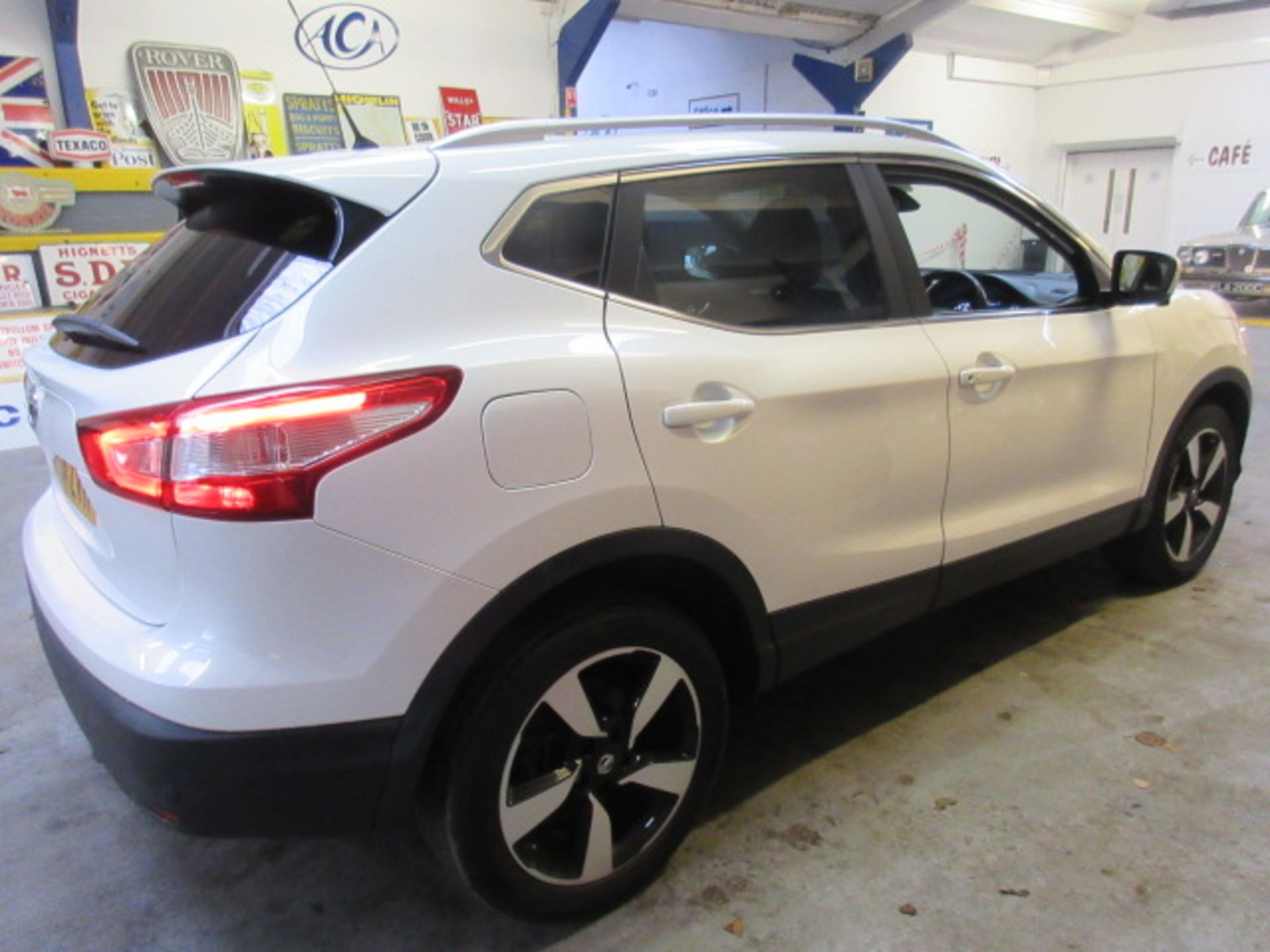 64 14 Nissan Qashqai N-Tec + DIG-T - Image 3 of 18