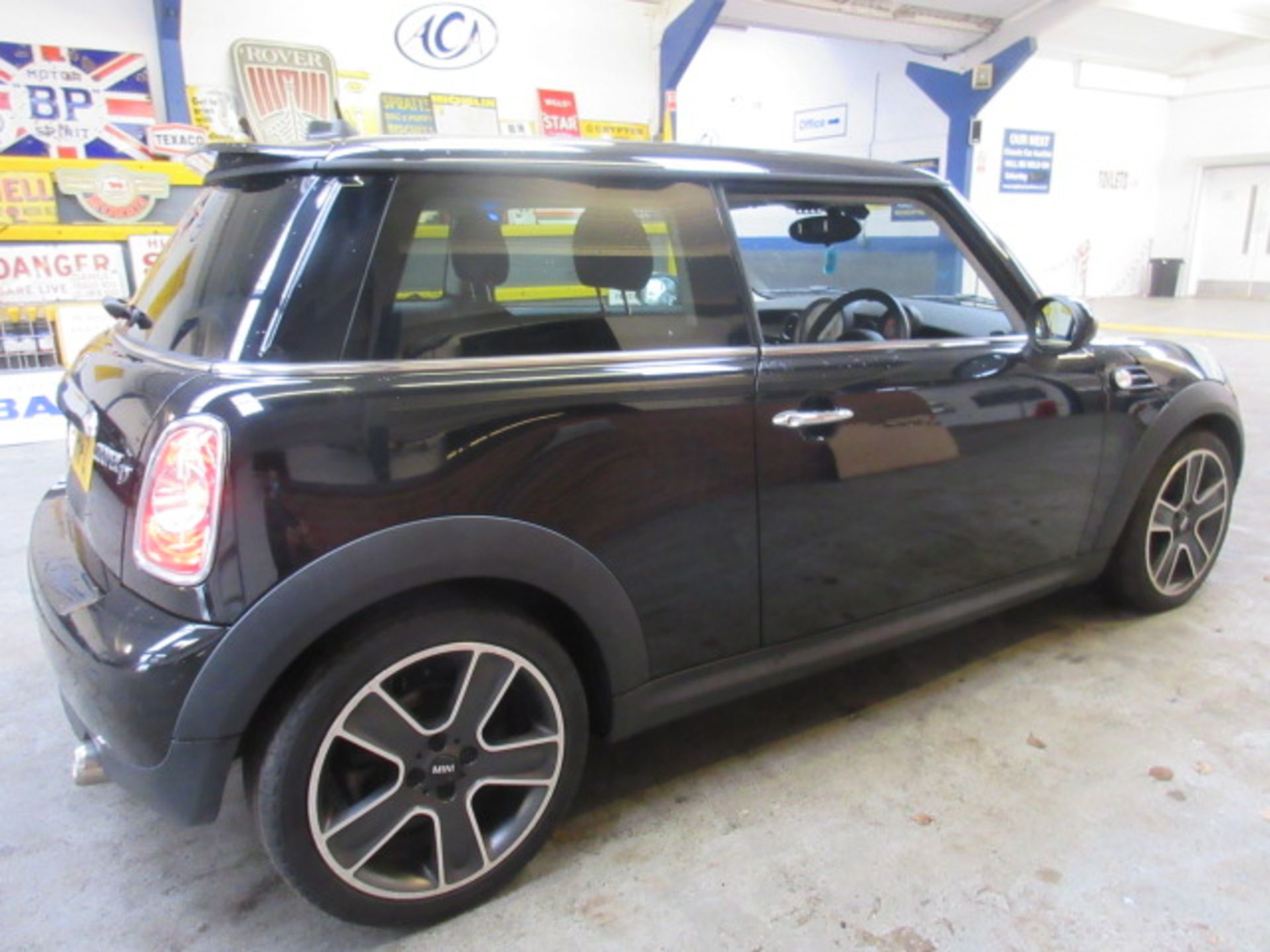 13 13 Mini Cooper D - Image 2 of 16