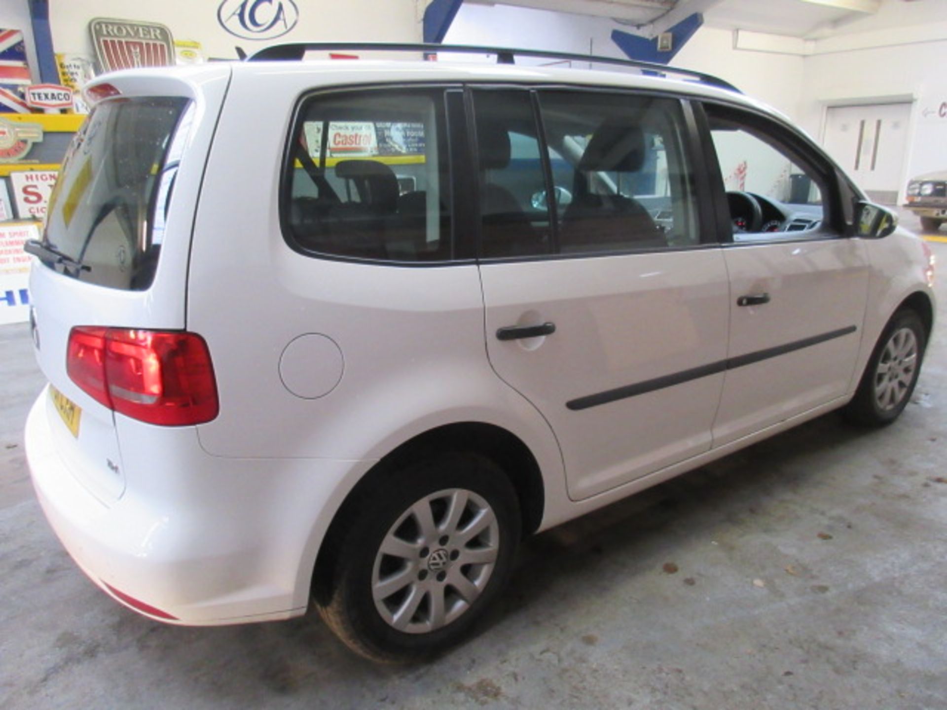 61 11 VW Touran S TDI 106 - Image 3 of 17