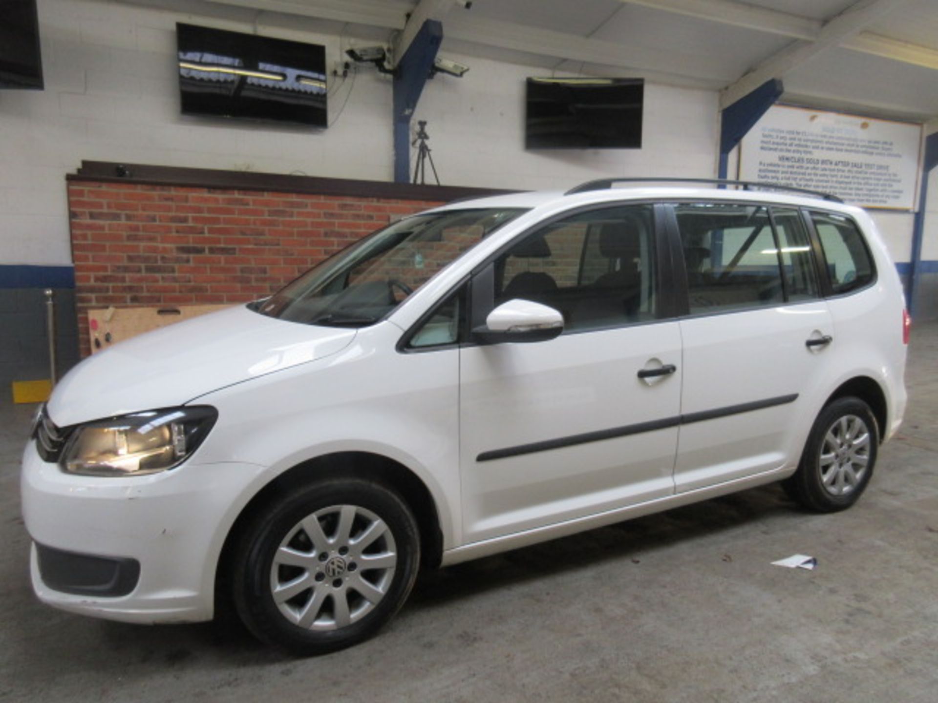 61 11 VW Touran S TDI 106