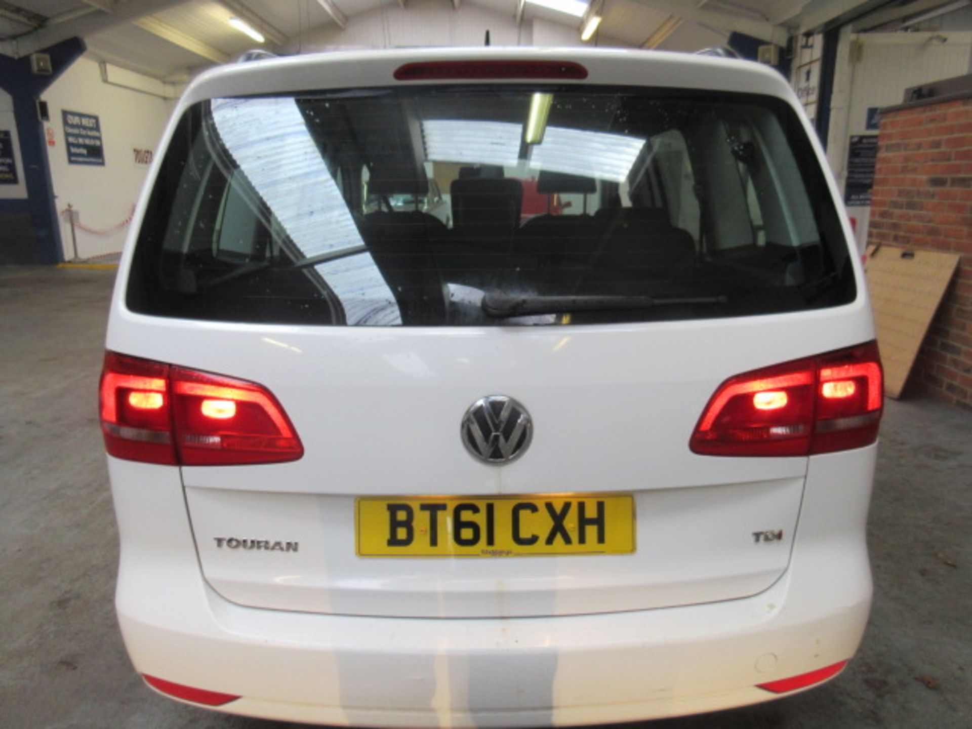 61 11 VW Touran S TDI 106 - Image 4 of 17