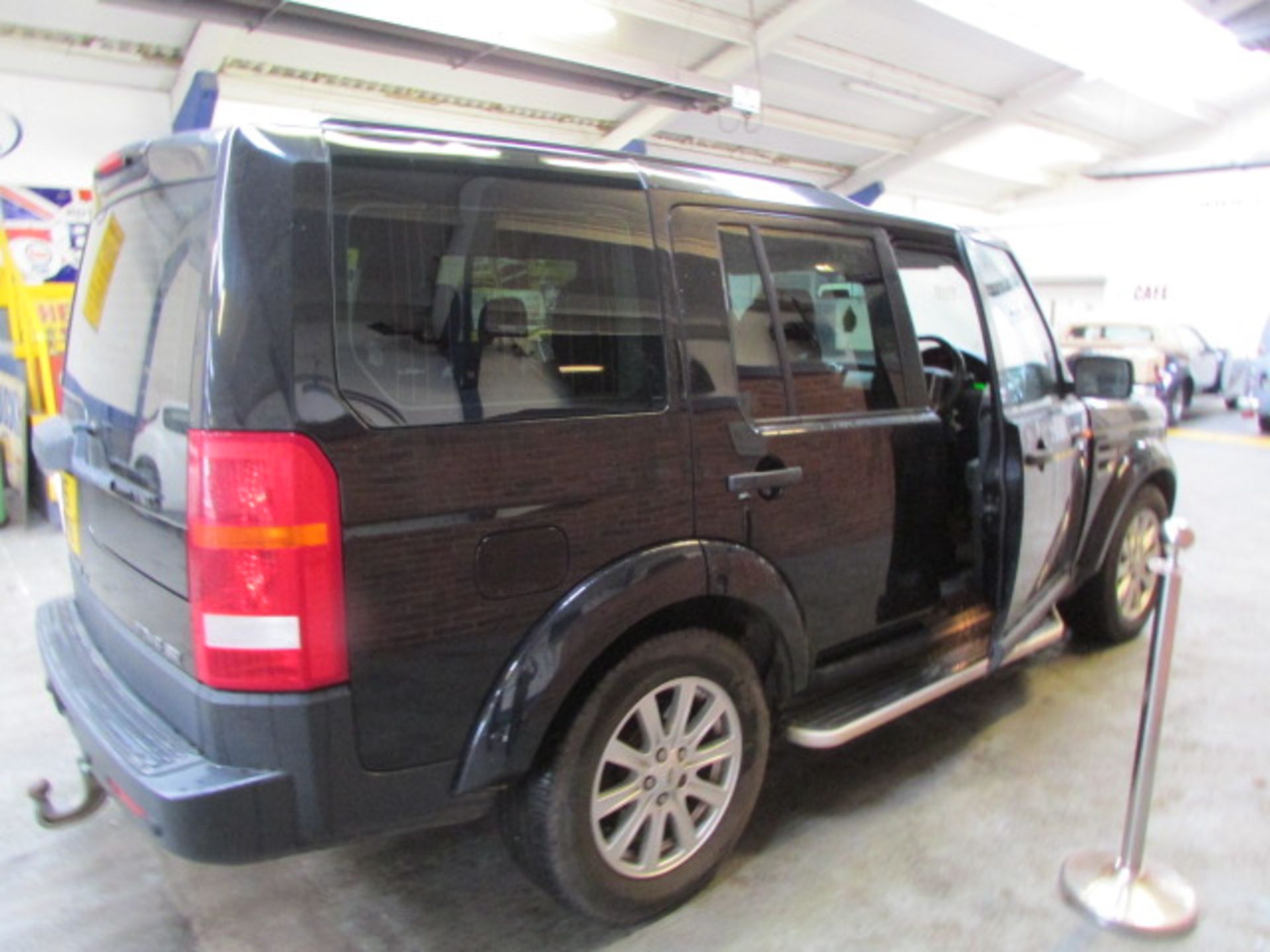 58 09 L/Rover Discovery TDV6 SE - Image 2 of 21