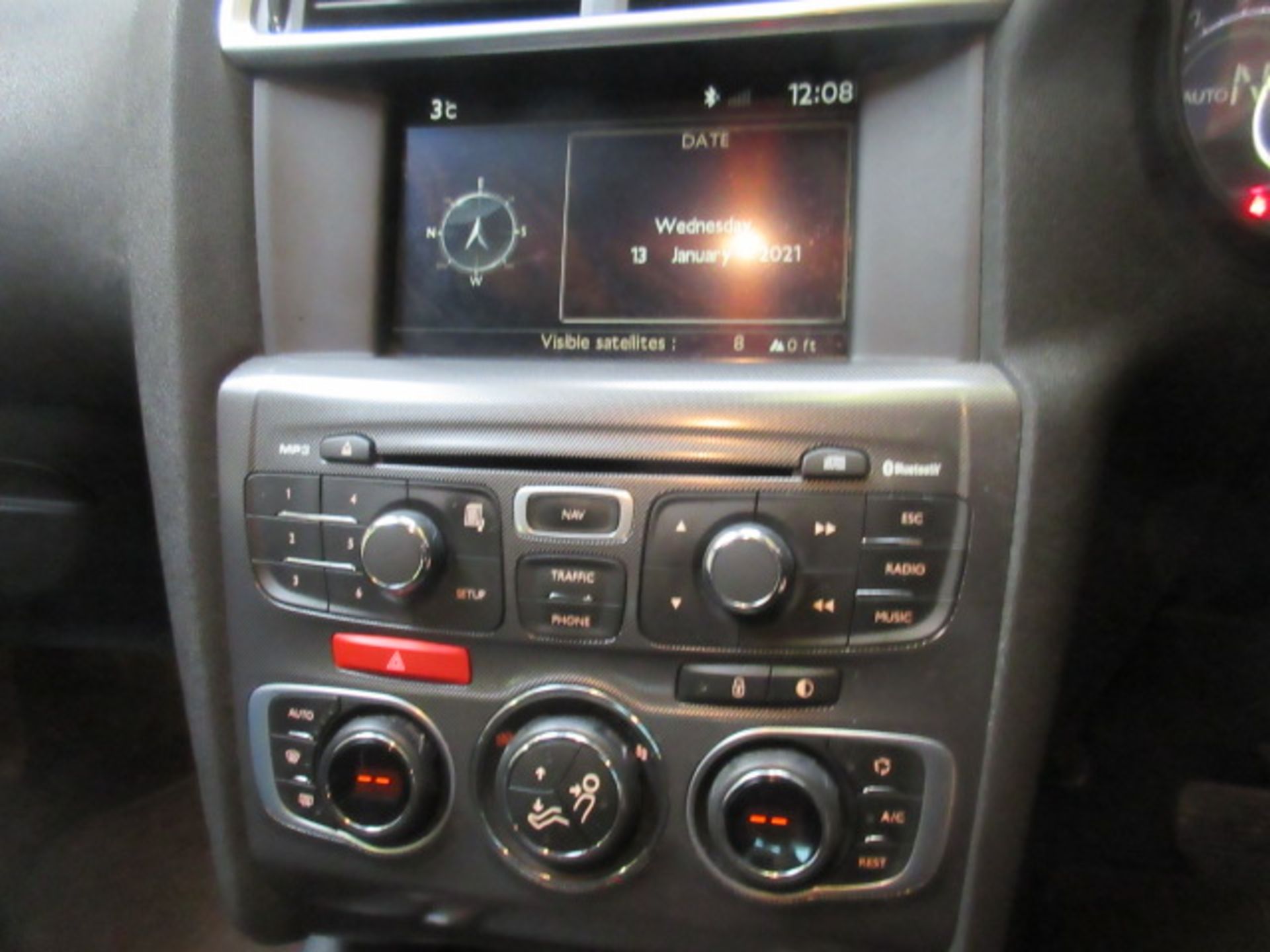 12 12 Citroen C4 Exclusive E-HDI - Image 21 of 25