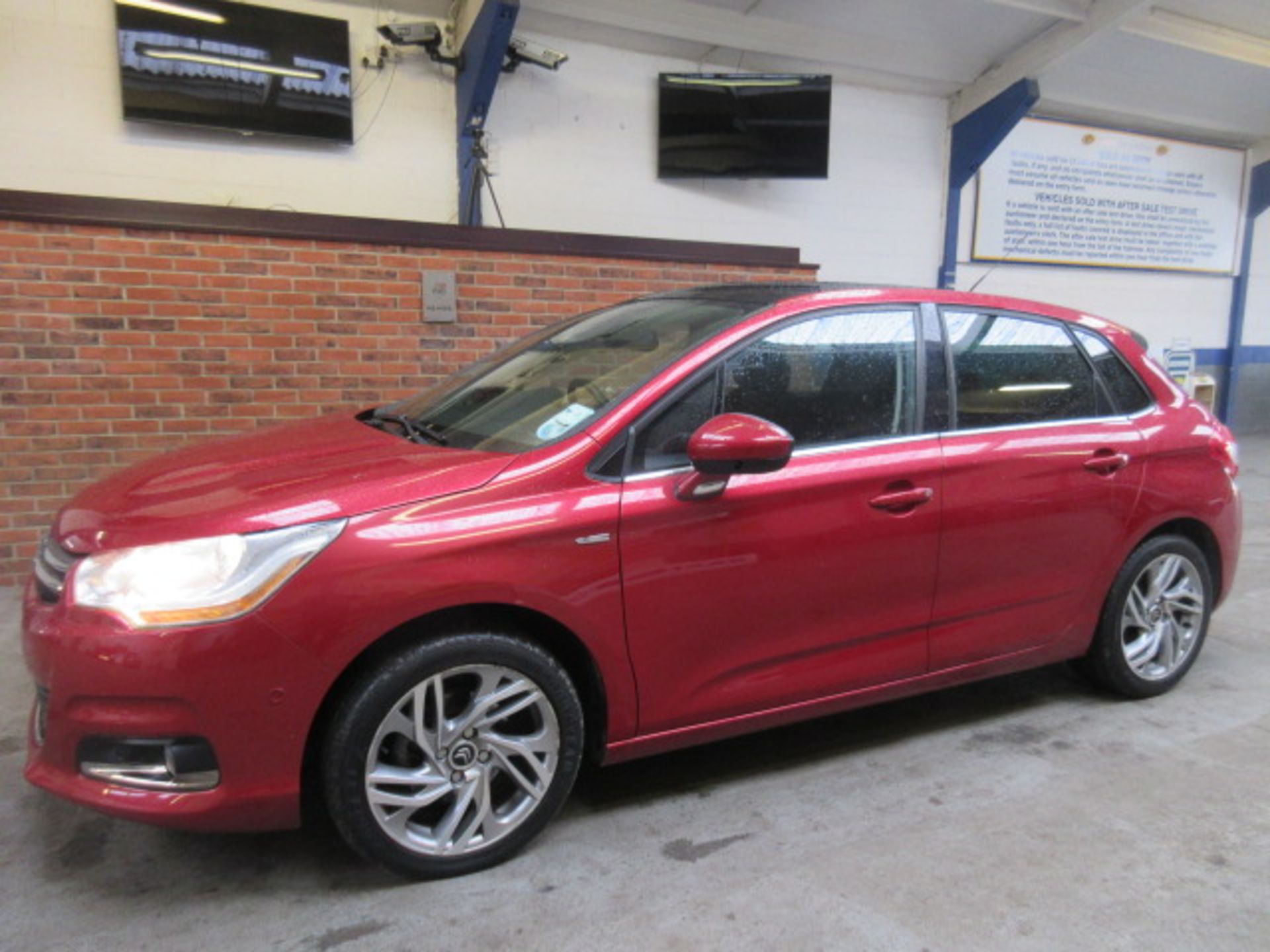 12 12 Citroen C4 Exclusive E-HDI