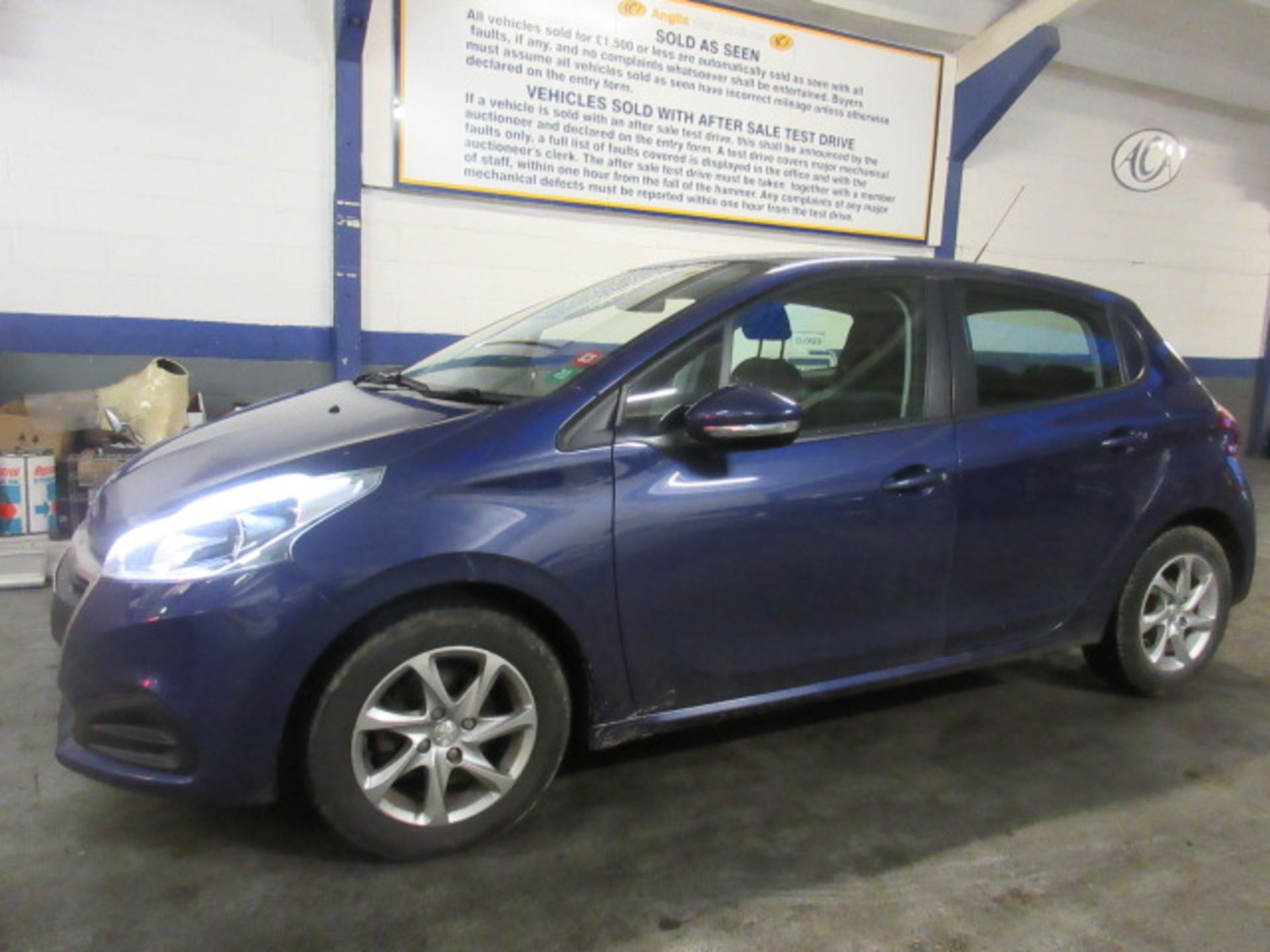 16 16 Peugeot 208 Active Blue HDI