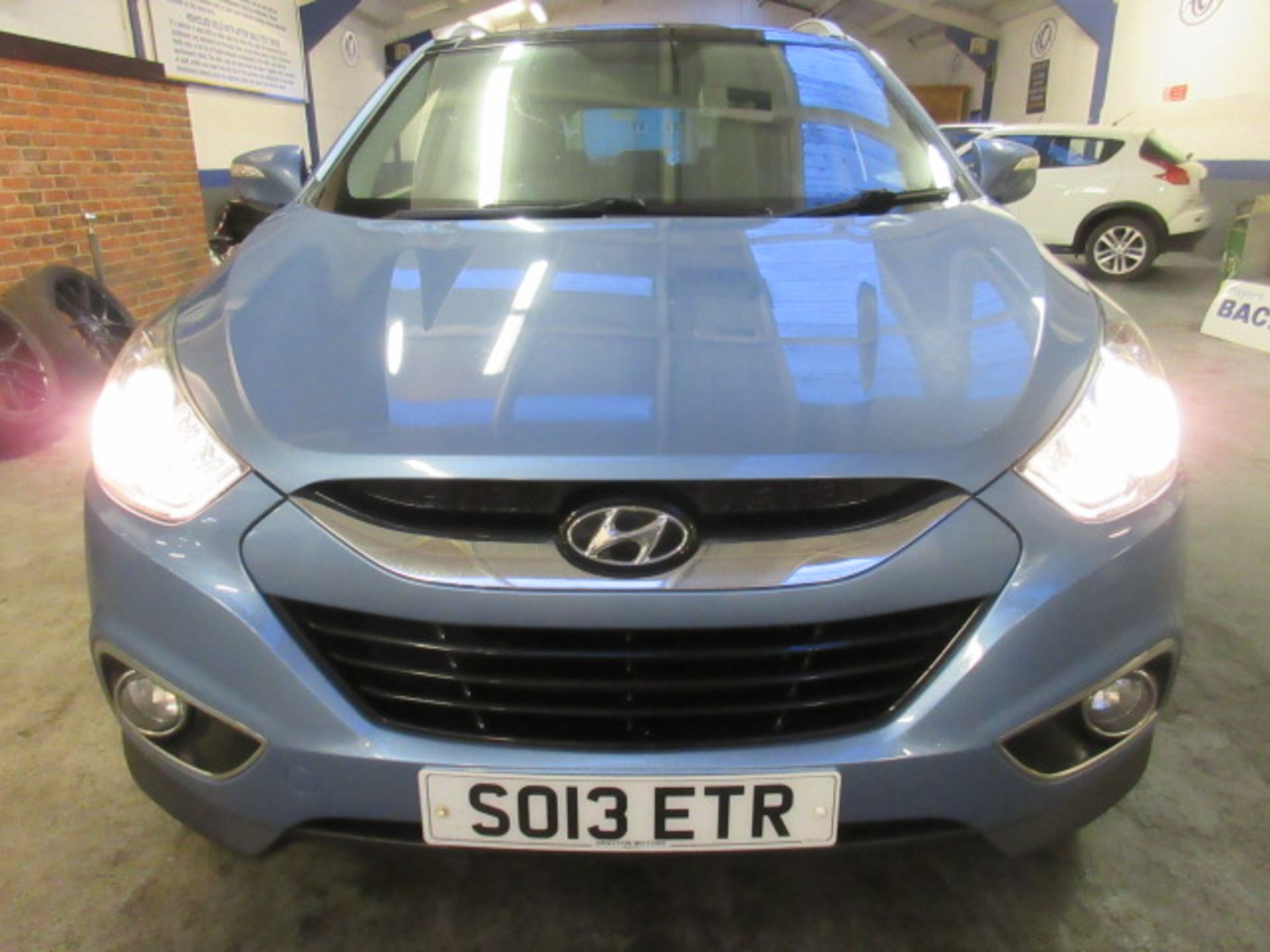 13 13 Hyundai IX35 Prem 4WD CRDI - Image 2 of 22