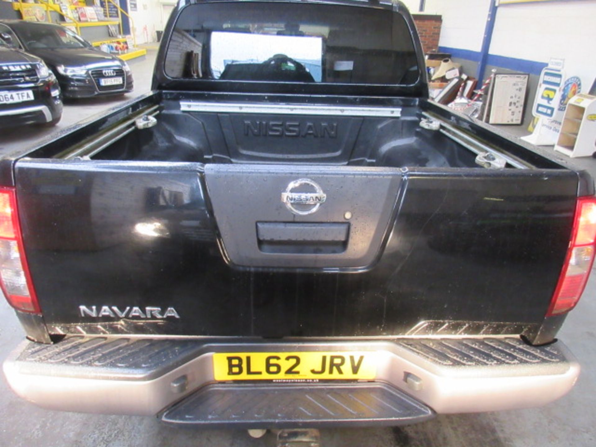 62 13 Nissan Navara Platinum DCI - Image 4 of 26