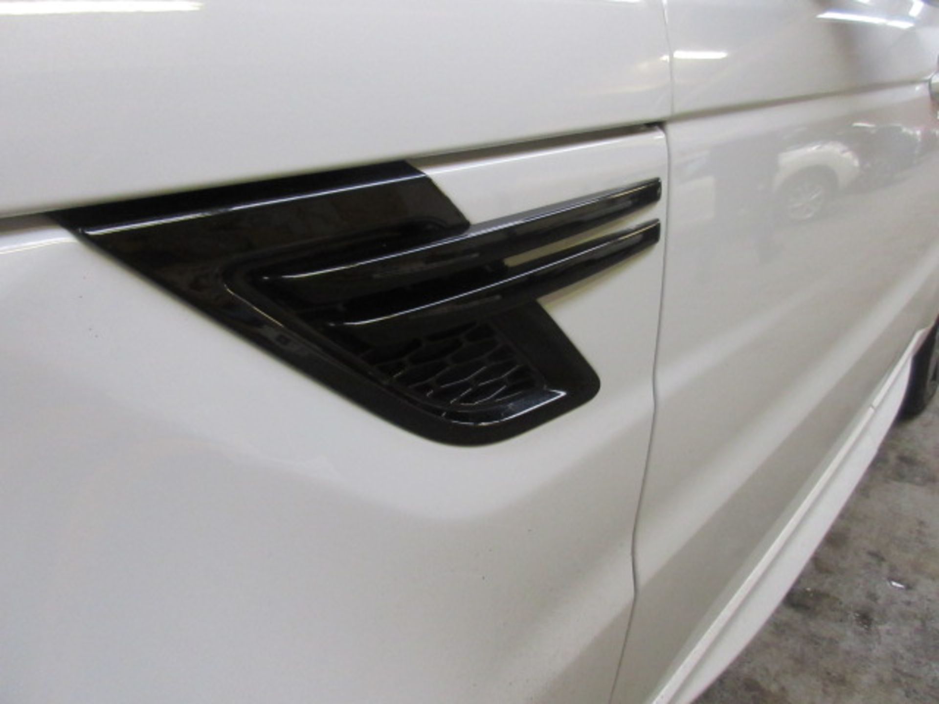 16 16 Range Rover Sport HSE - Image 8 of 38