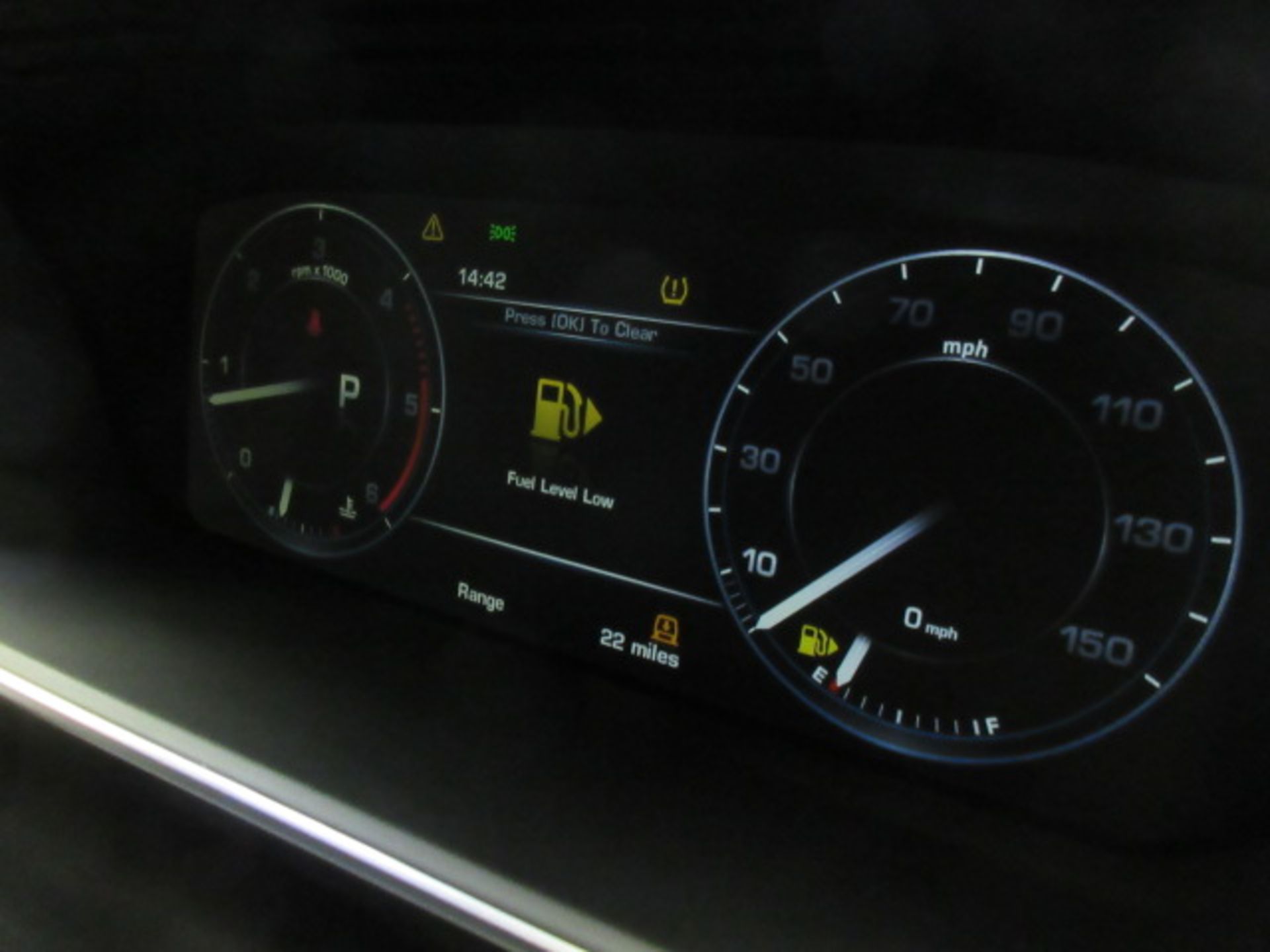 16 16 Range Rover Sport HSE - Image 34 of 38