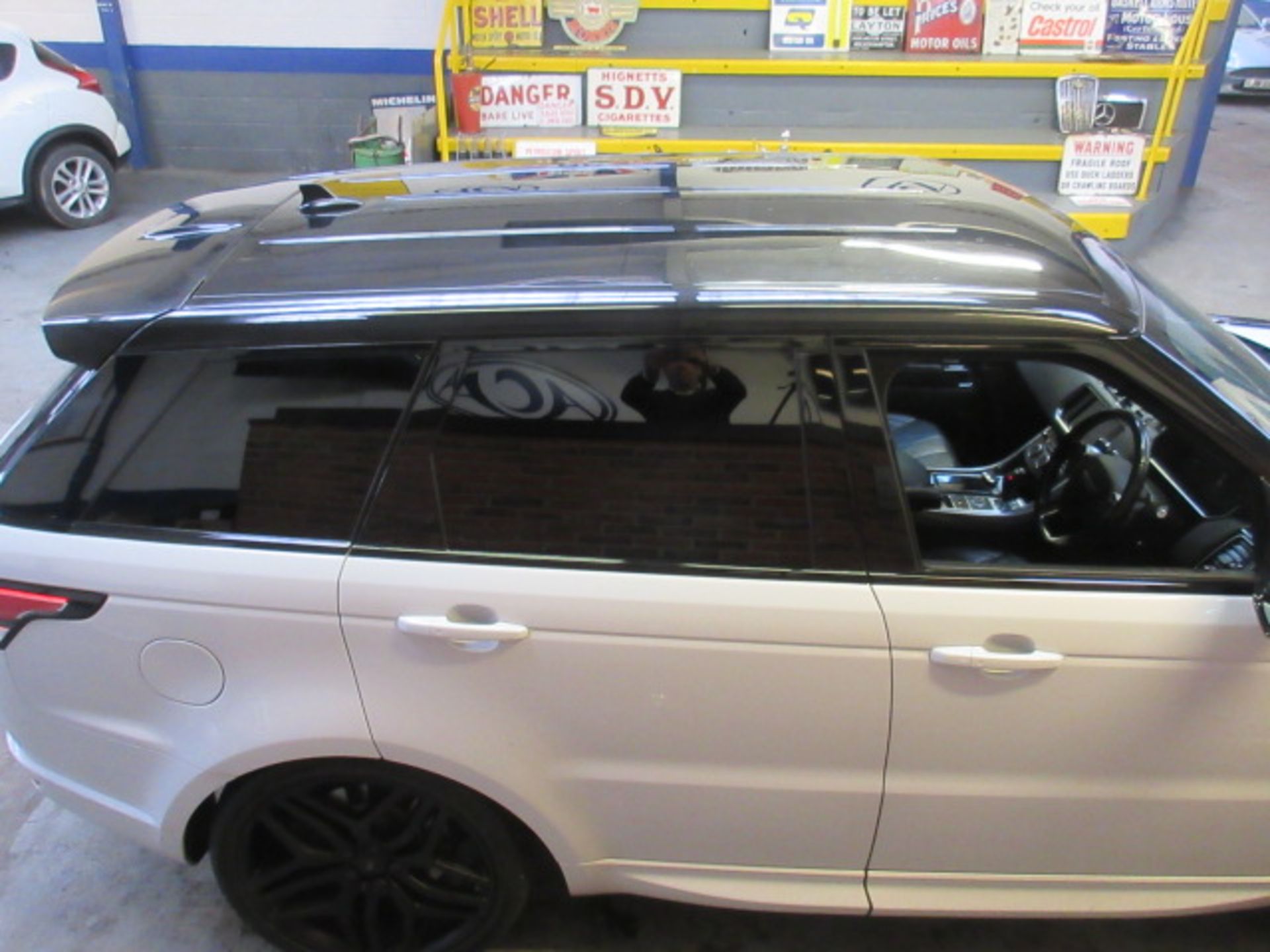 16 16 Range Rover Sport HSE - Image 22 of 38