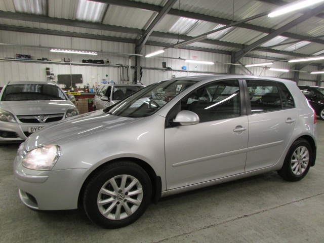 57 07 VW Golf Match TDI 105