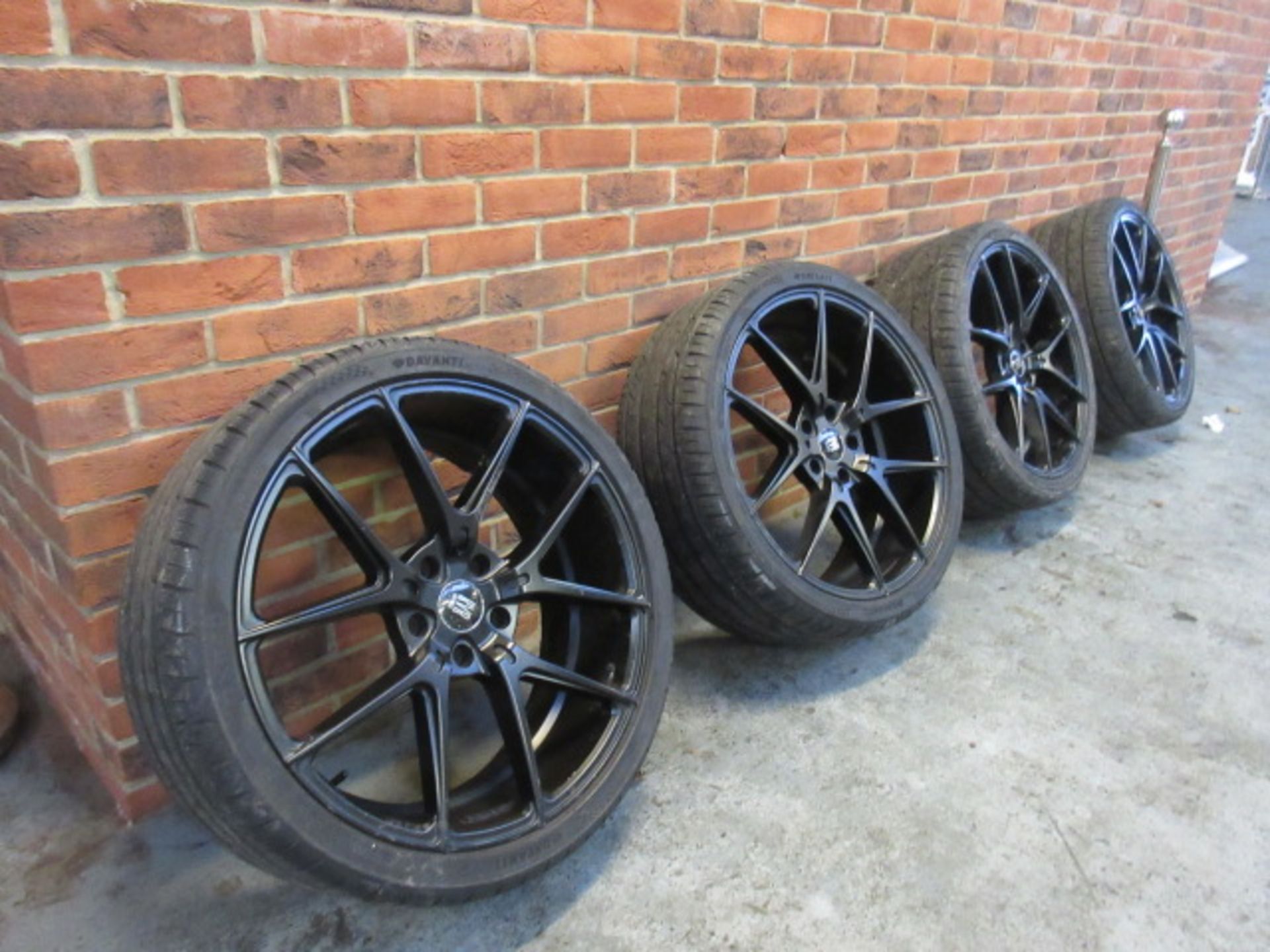 '1 Set of four 22'' Alloys'