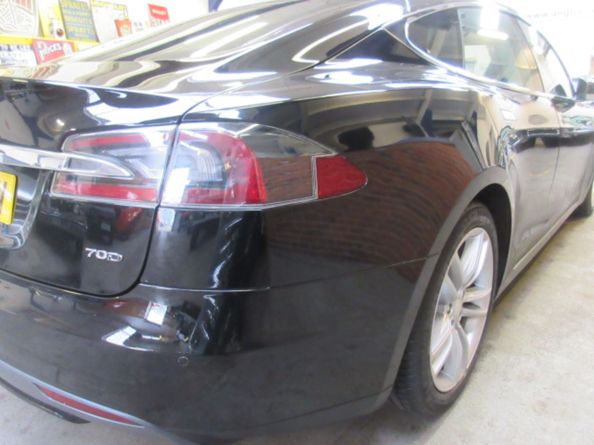 65 15 Tesla Model S 70D Dual mtr 4WD - Image 11 of 35