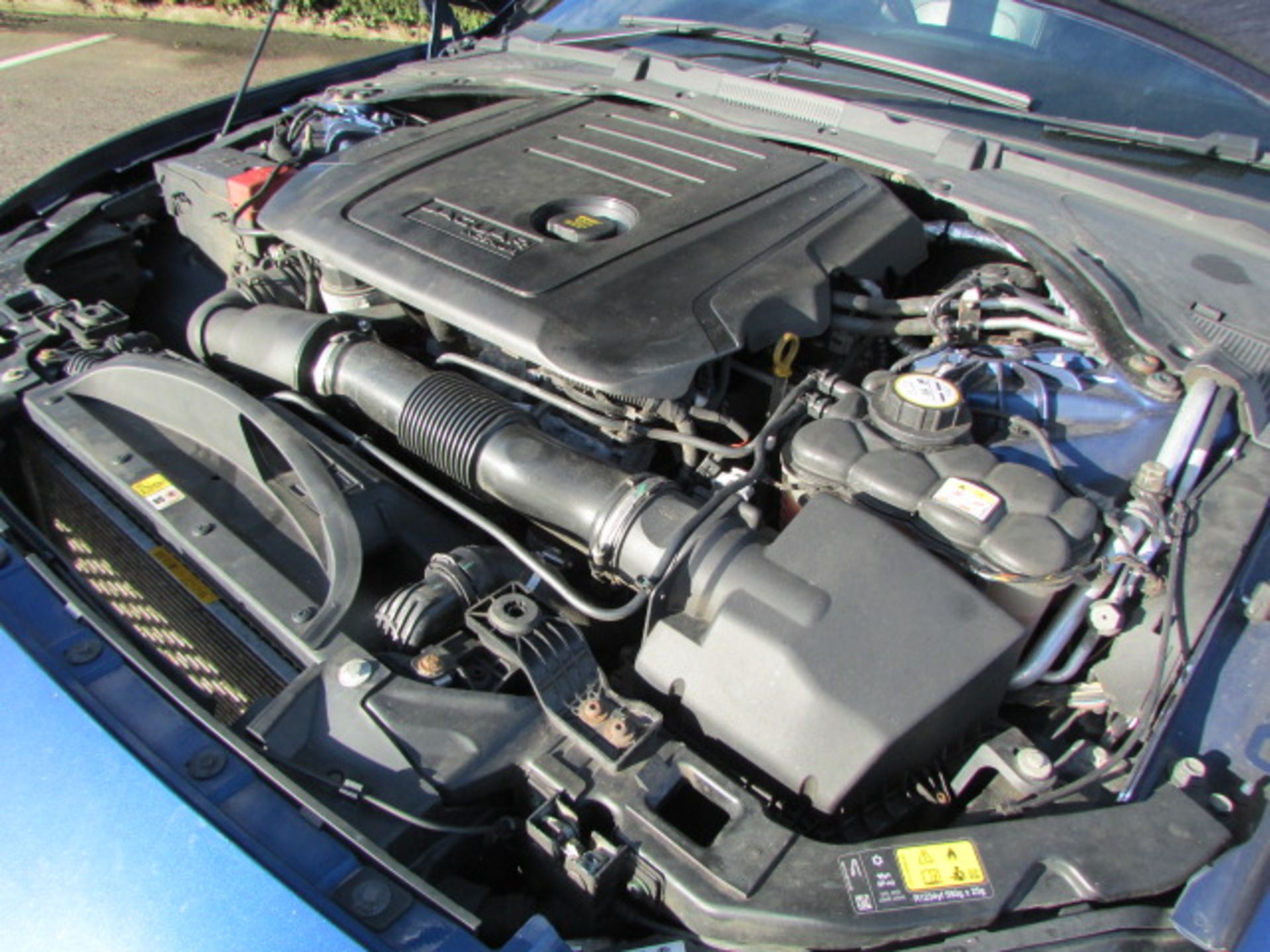 15 15 Jaguar XE R-Sport D Auto - Image 24 of 35