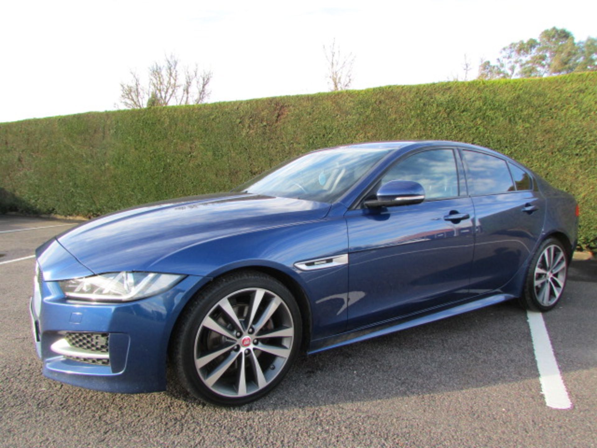 15 15 Jaguar XE R-Sport D Auto